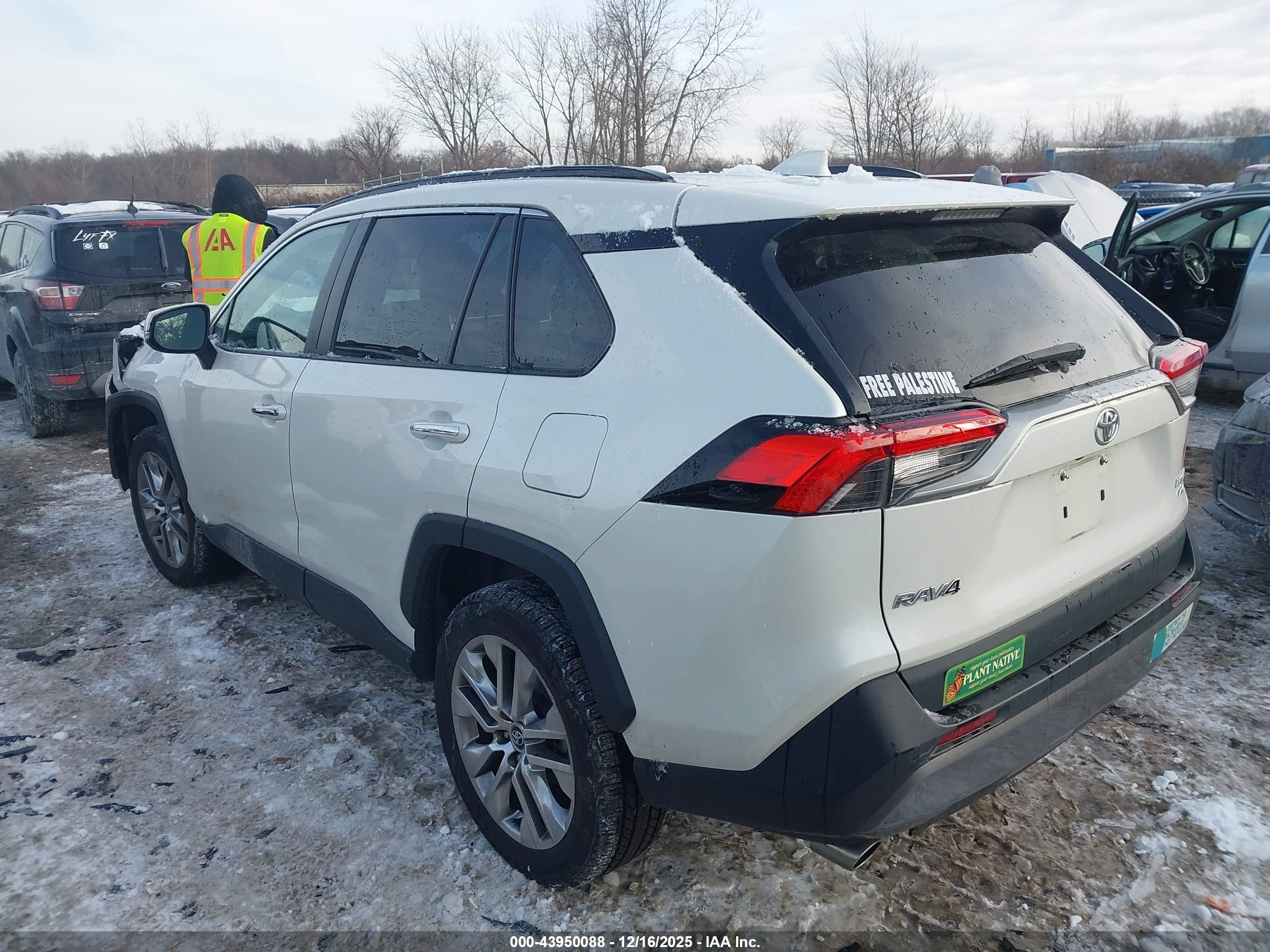 TOYOTA RAV4 image 3