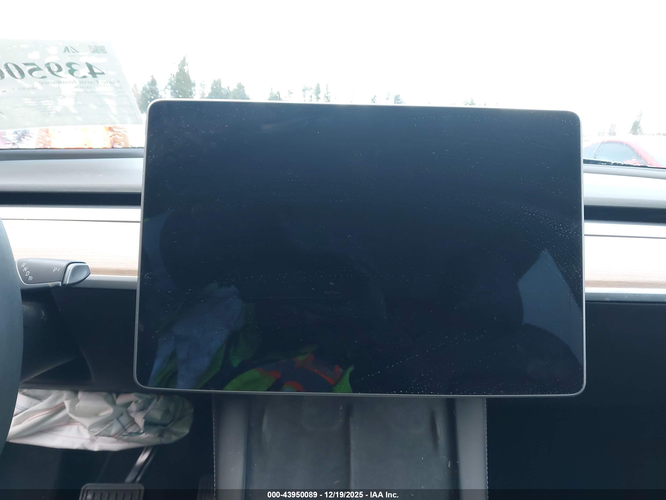 TESLA MODEL image 7