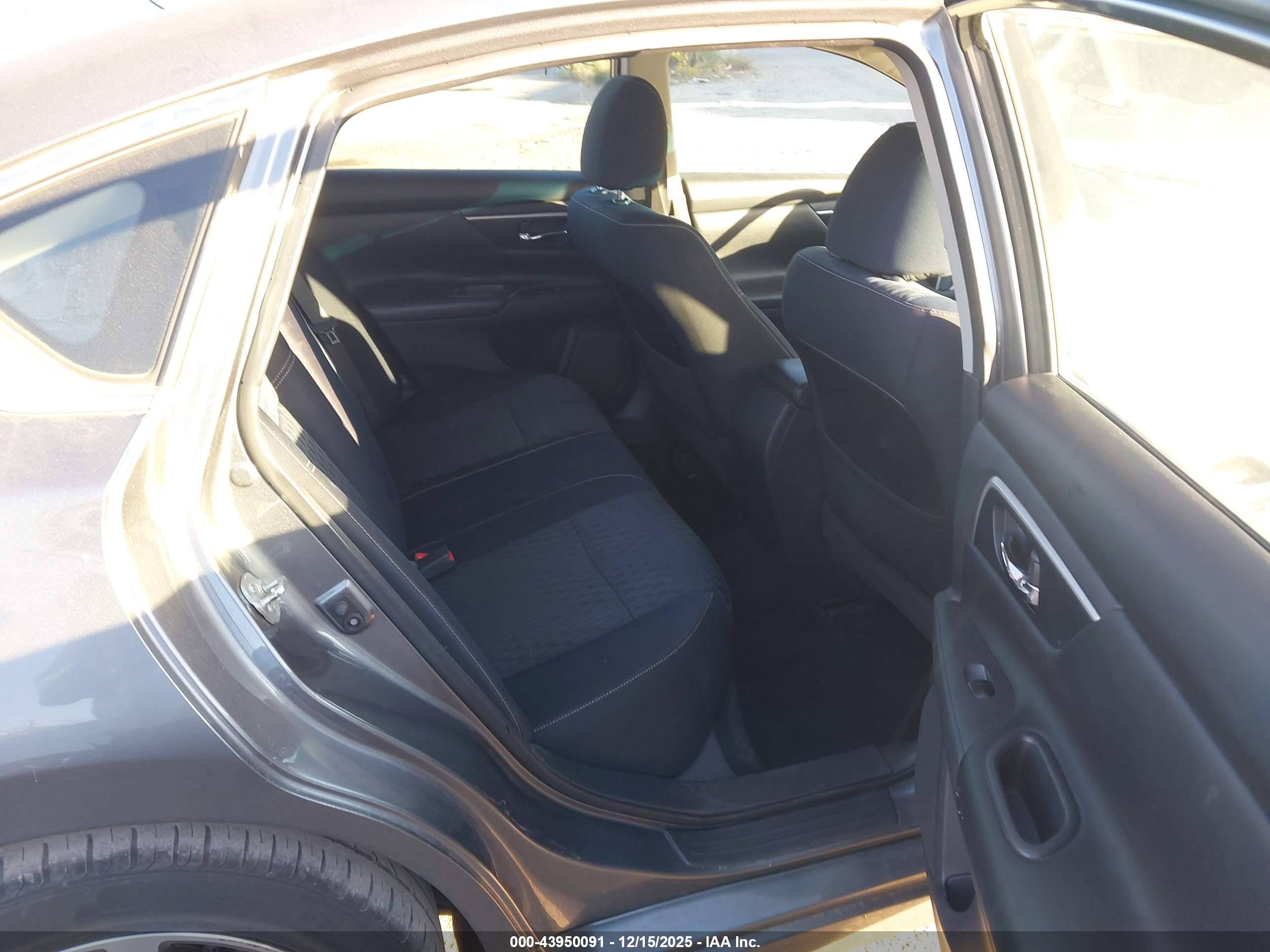 NISSAN ALTIMA image 8