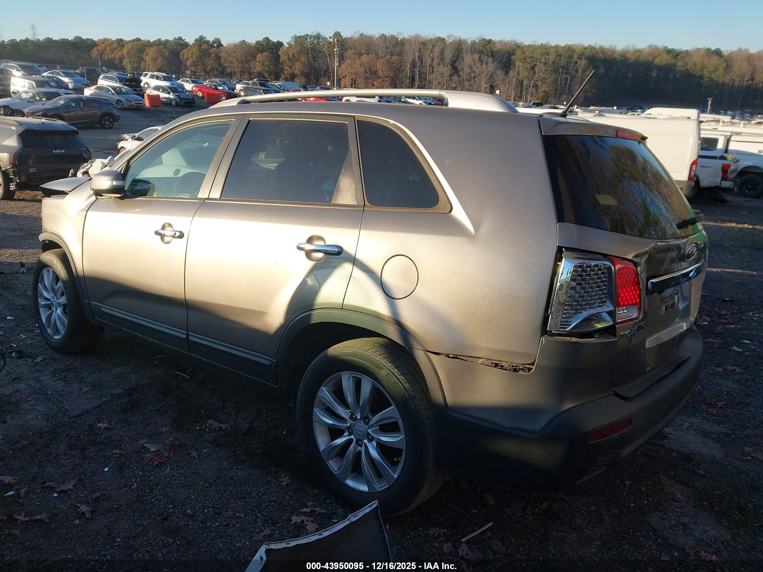 KIA SORENTO image 3