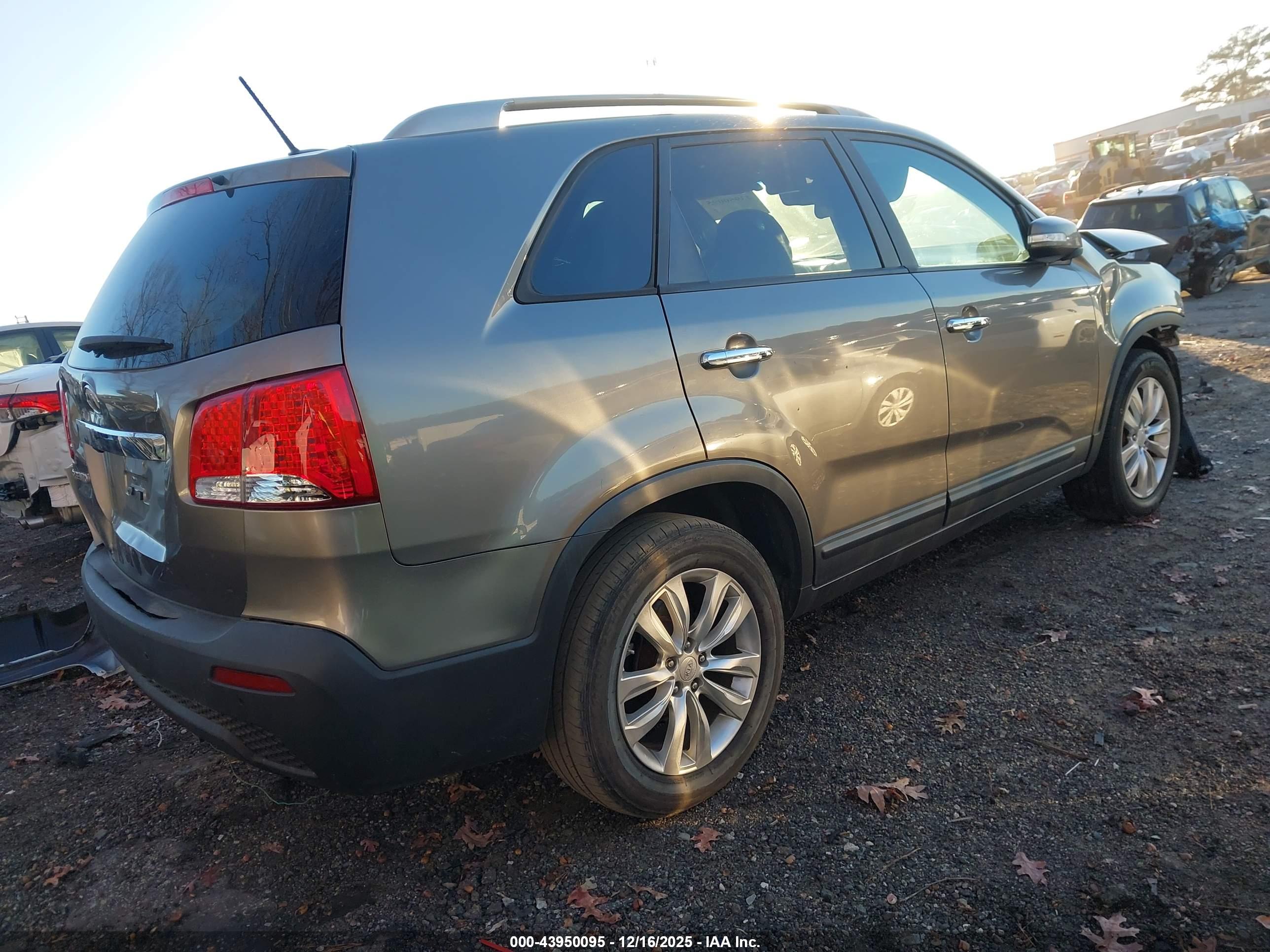 KIA SORENTO image 4