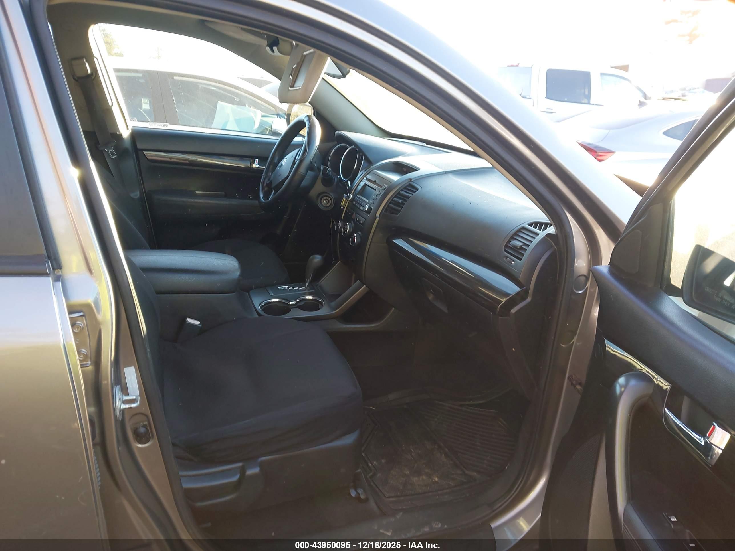 KIA SORENTO image 5