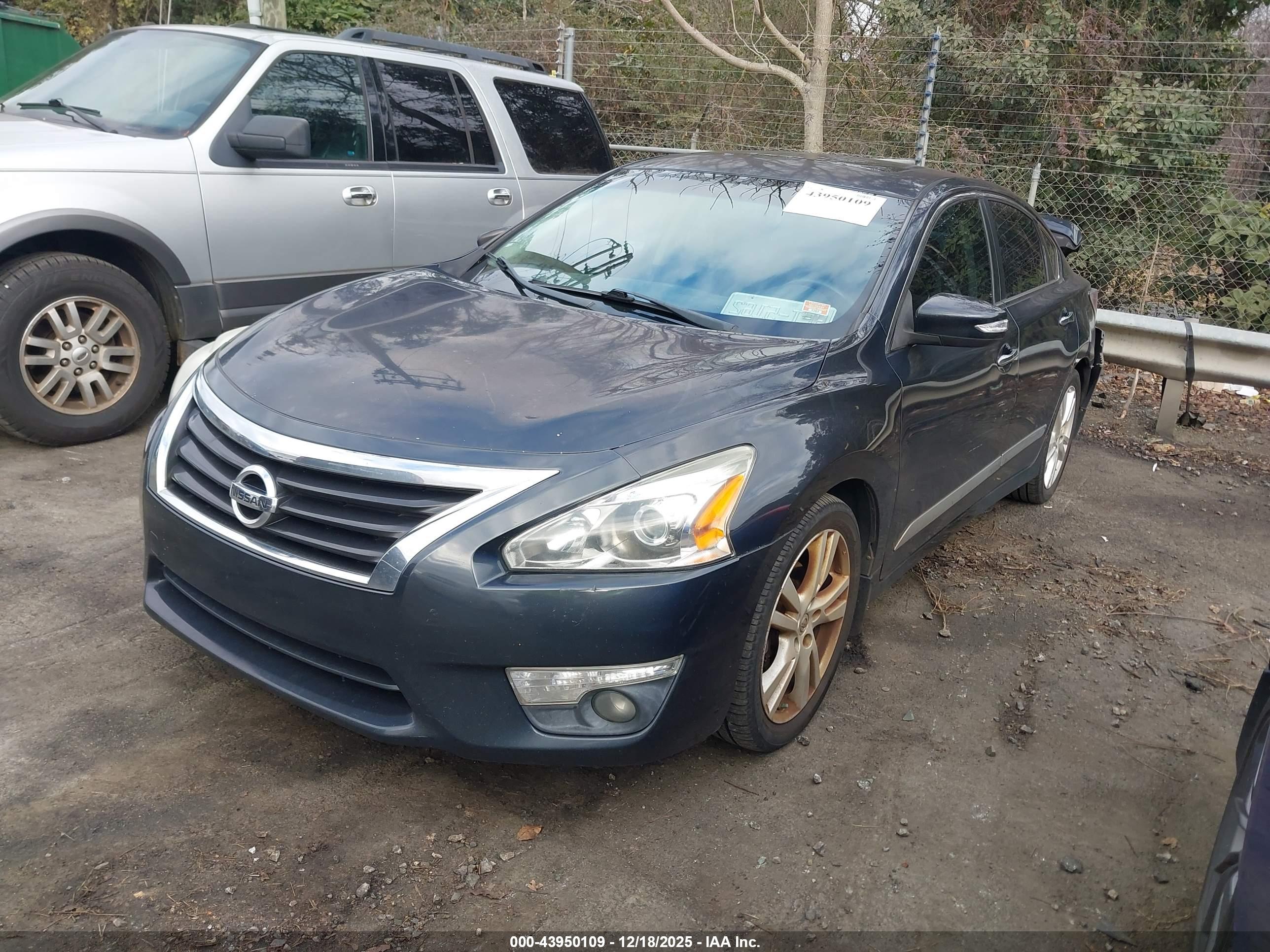 NISSAN ALTIMA image 2