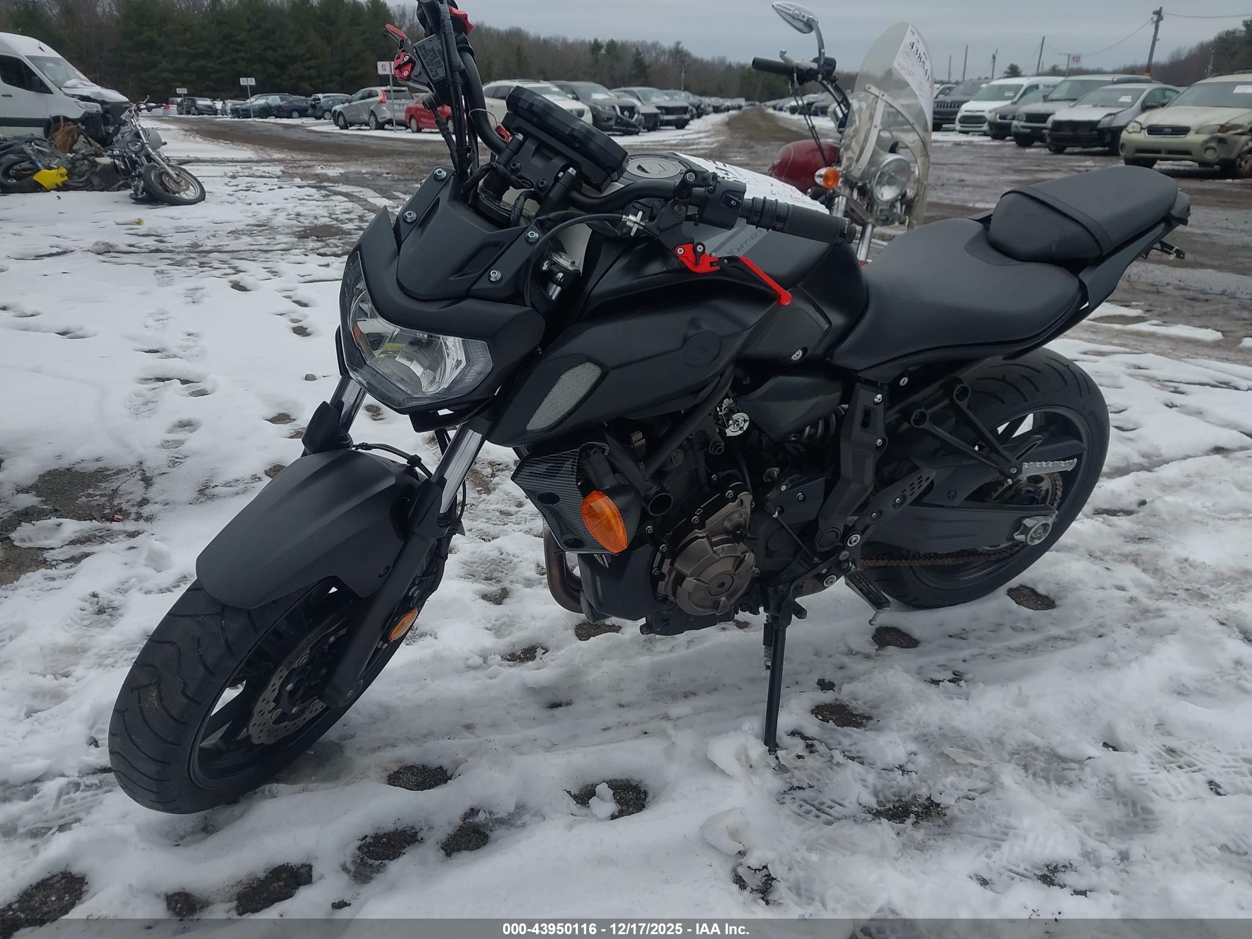 YAMAHA MT07 image 2