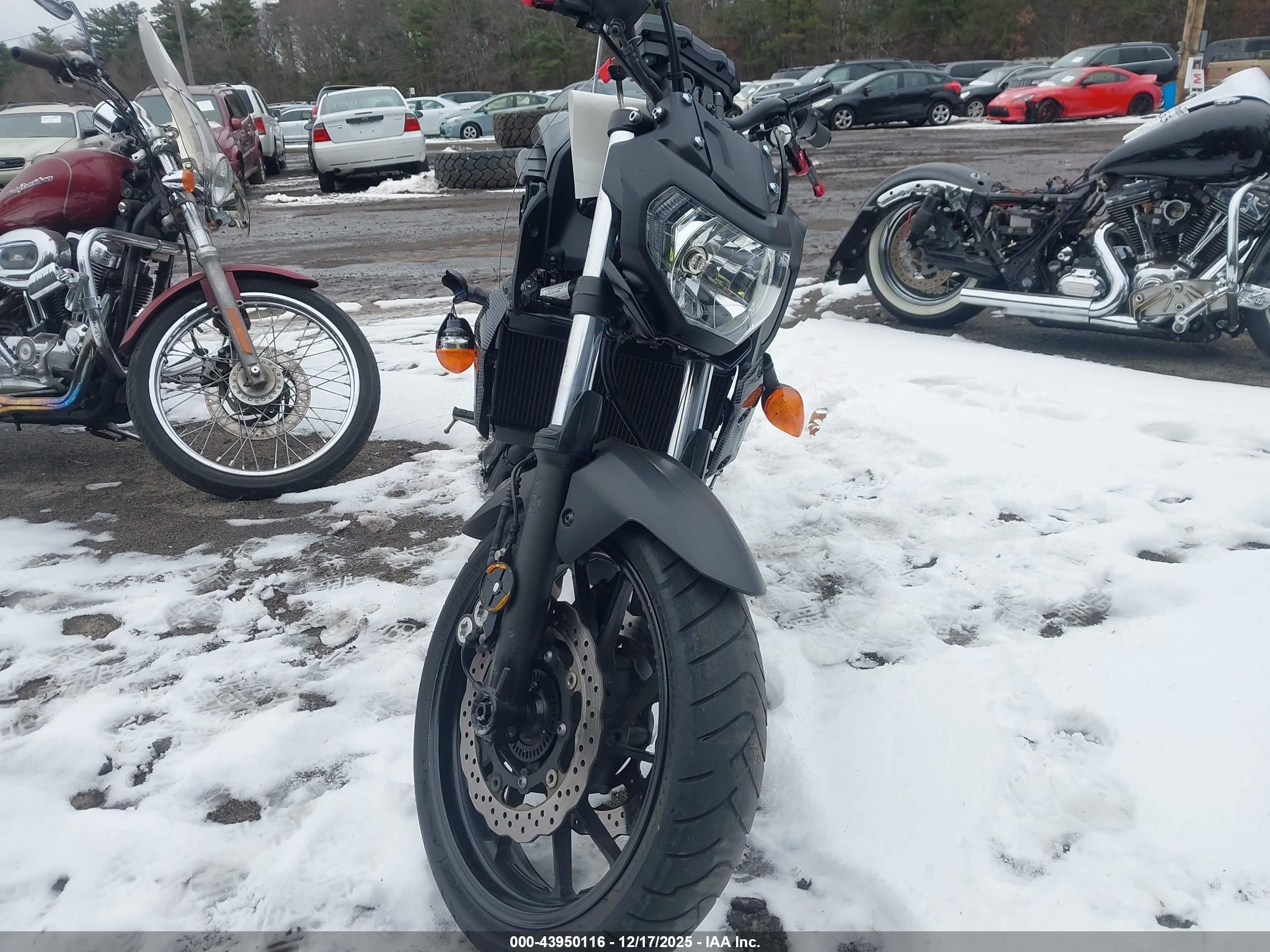 YAMAHA MT07 image 5