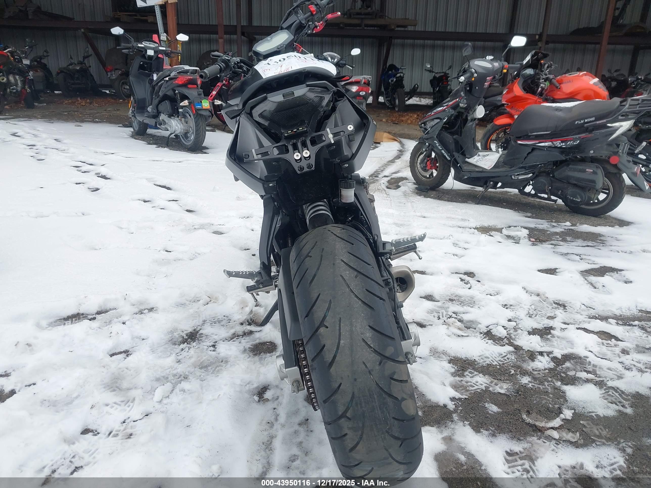 YAMAHA MT07 image 6