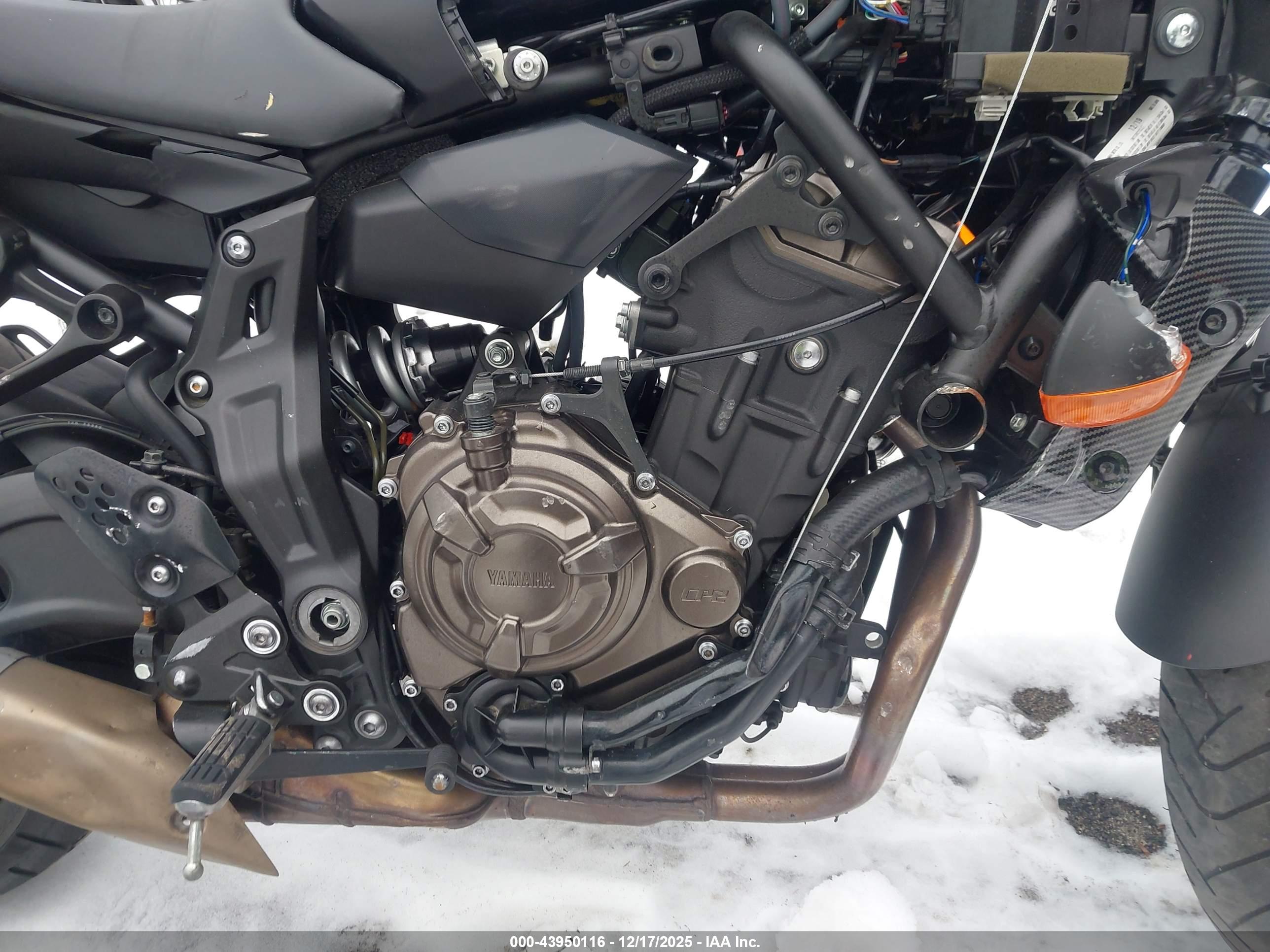 YAMAHA MT07 image 8