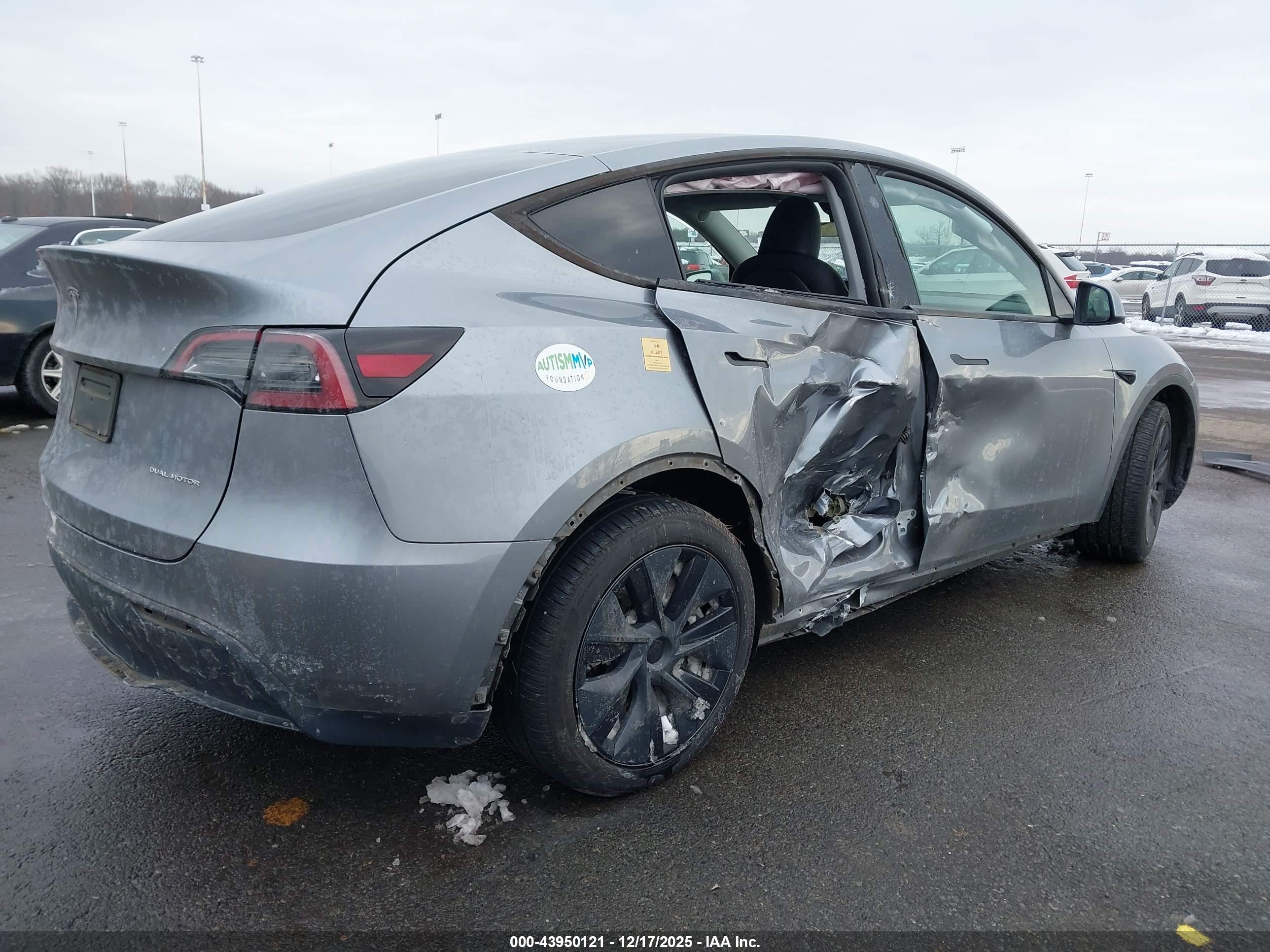 TESLA MODEL image 4