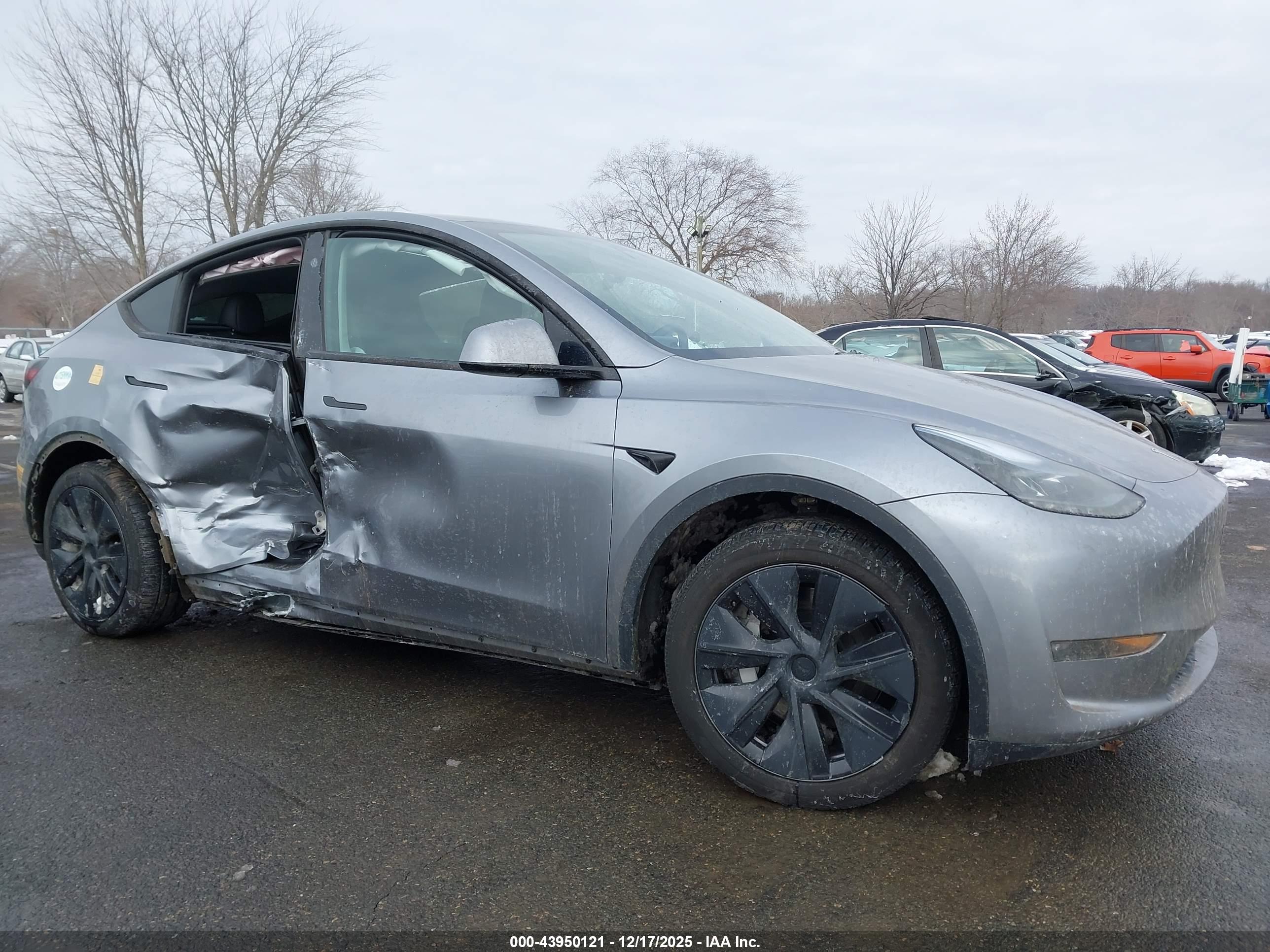 TESLA MODEL image 6