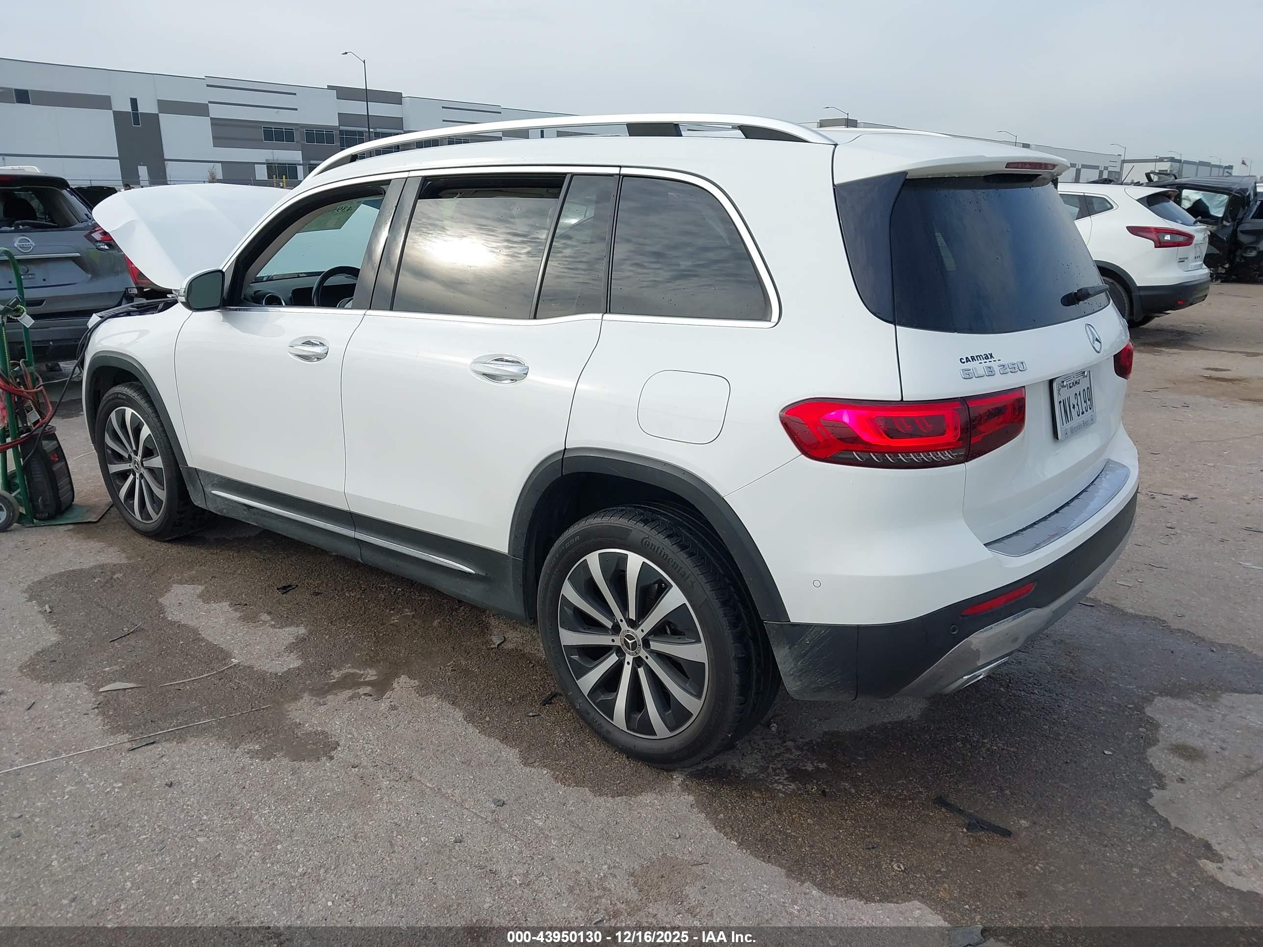 MERCEDES-BENZ GLB image 3