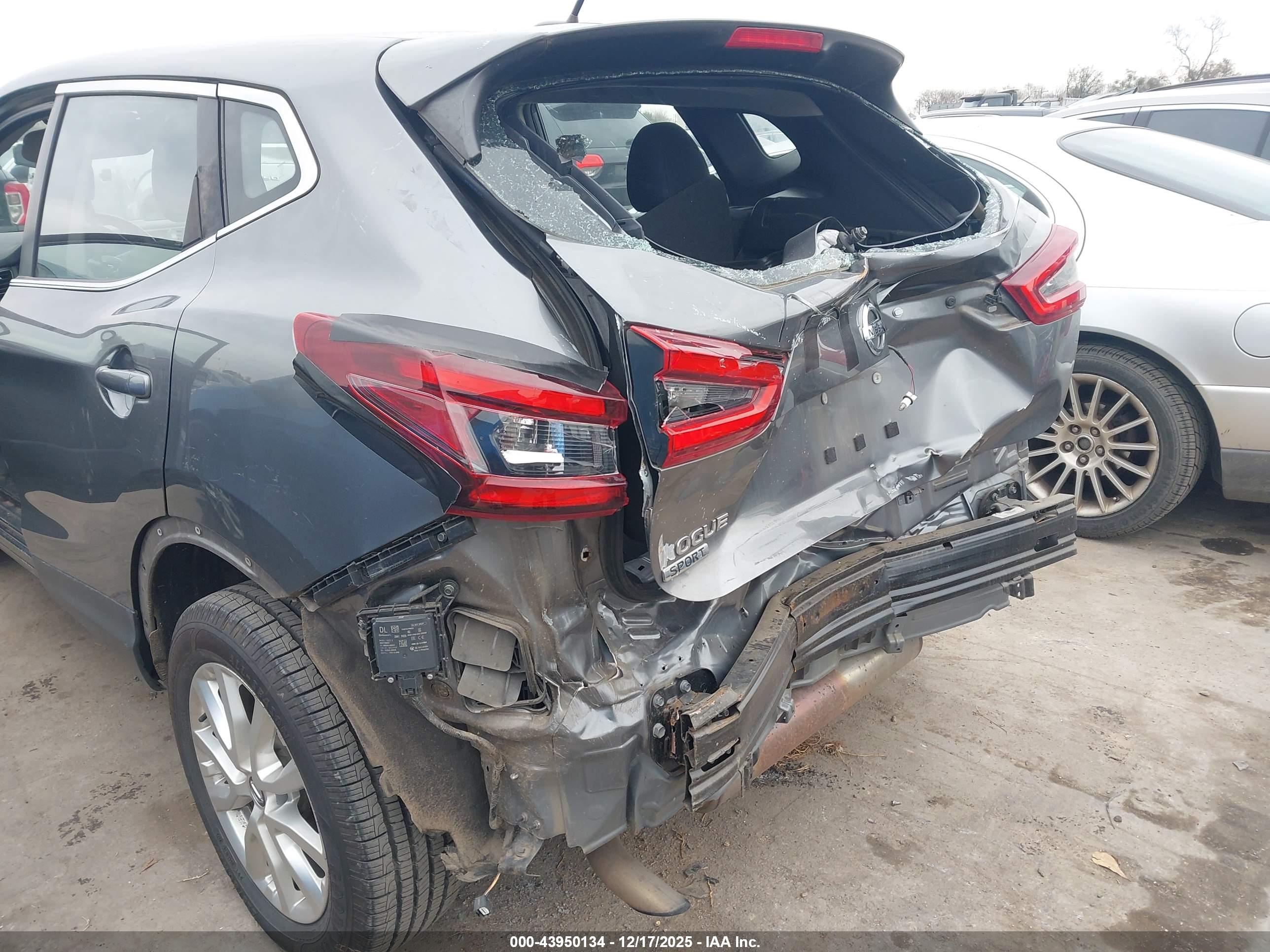 NISSAN ROGUE image 6