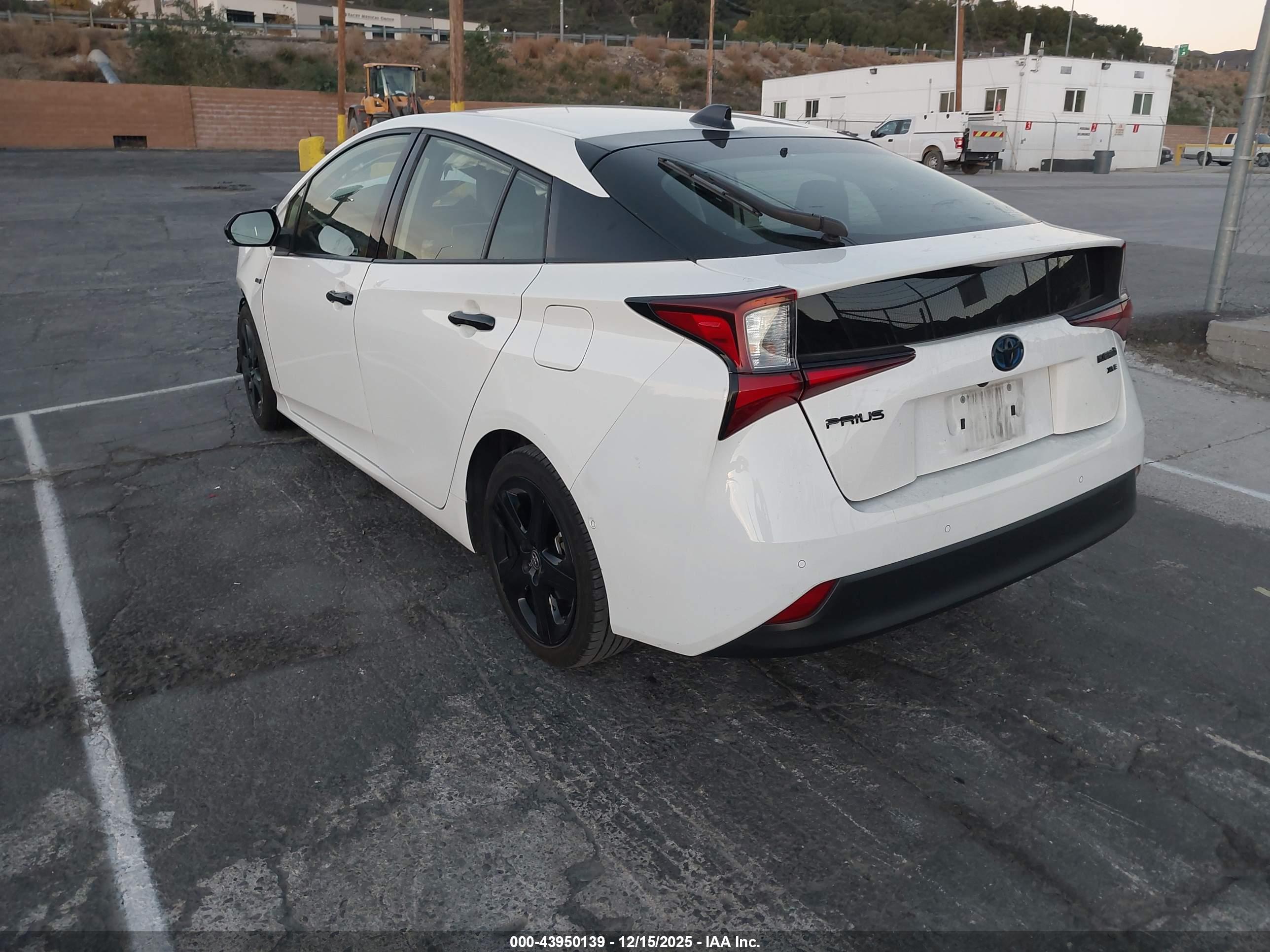 TOYOTA PRIUS image 3