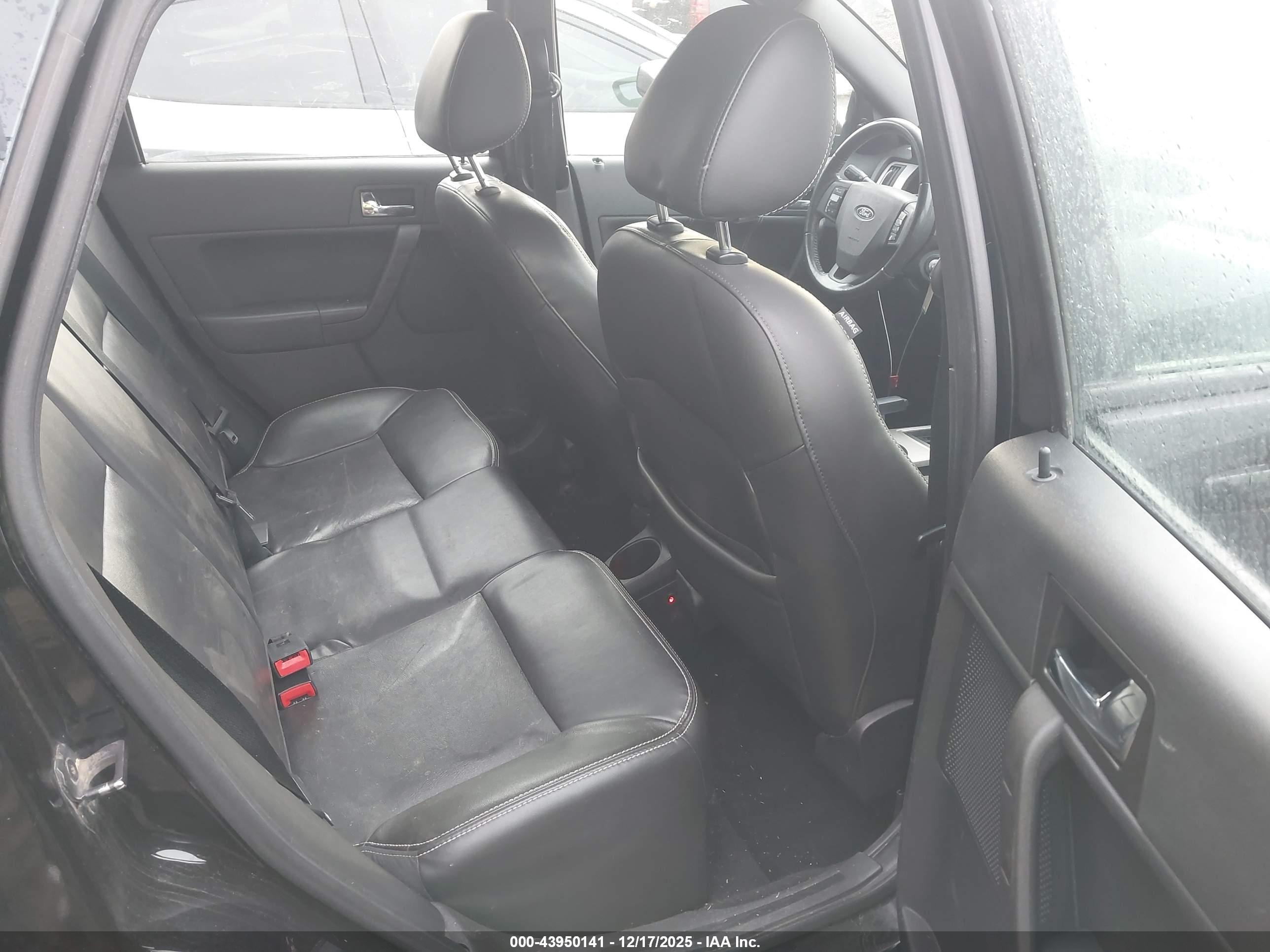 FORD FOCUS image 8