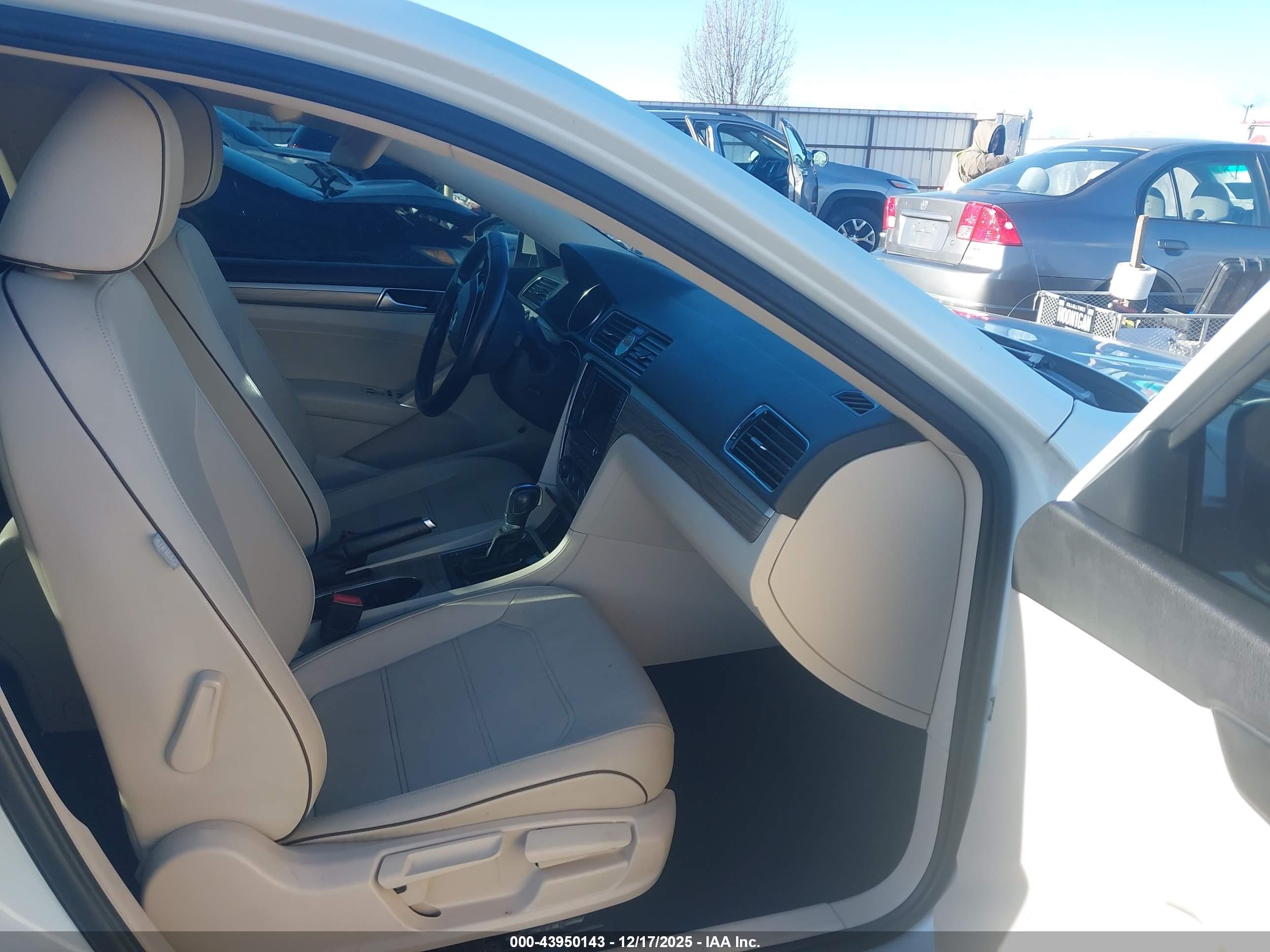 VOLKSWAGEN PASSAT image 5