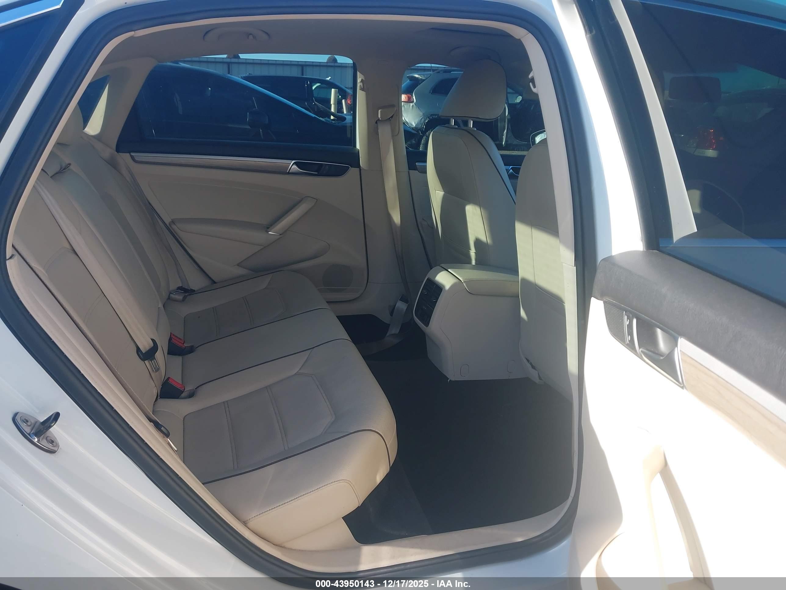 VOLKSWAGEN PASSAT image 8