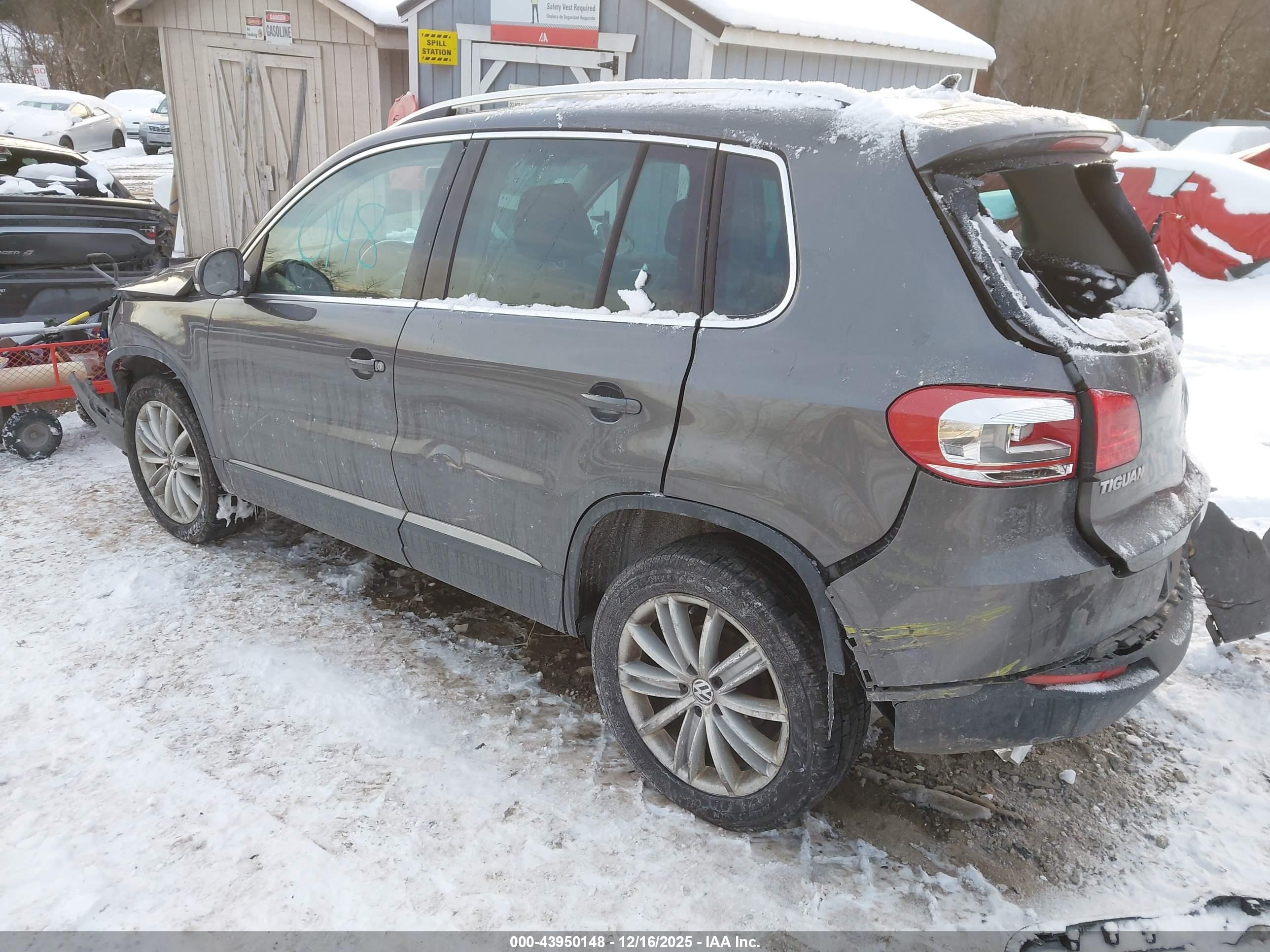 VOLKSWAGEN TIGUAN image 3