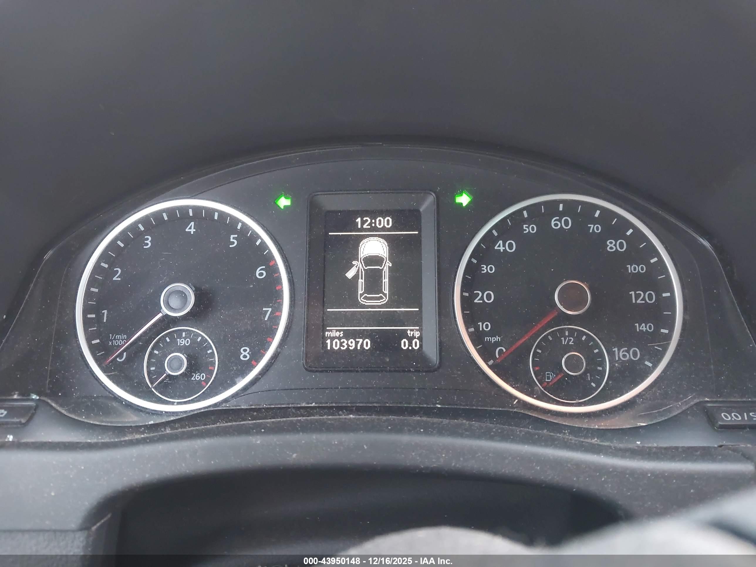 VOLKSWAGEN TIGUAN image 7