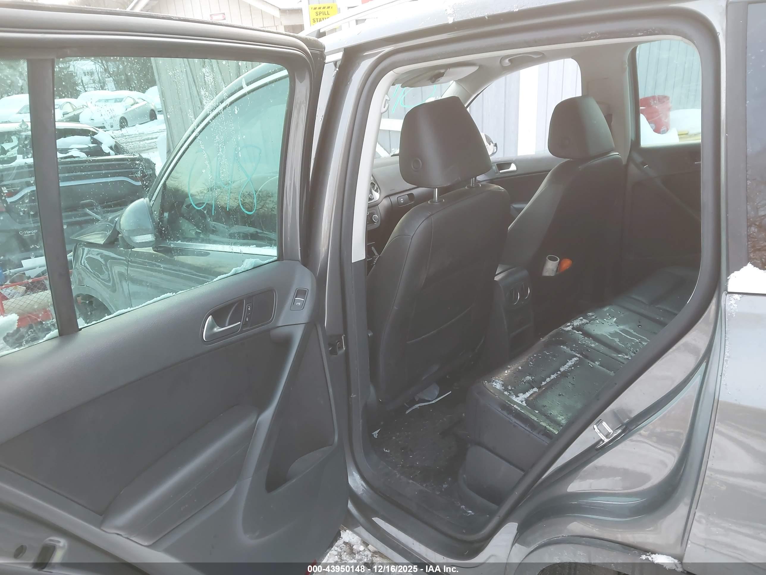 VOLKSWAGEN TIGUAN image 8