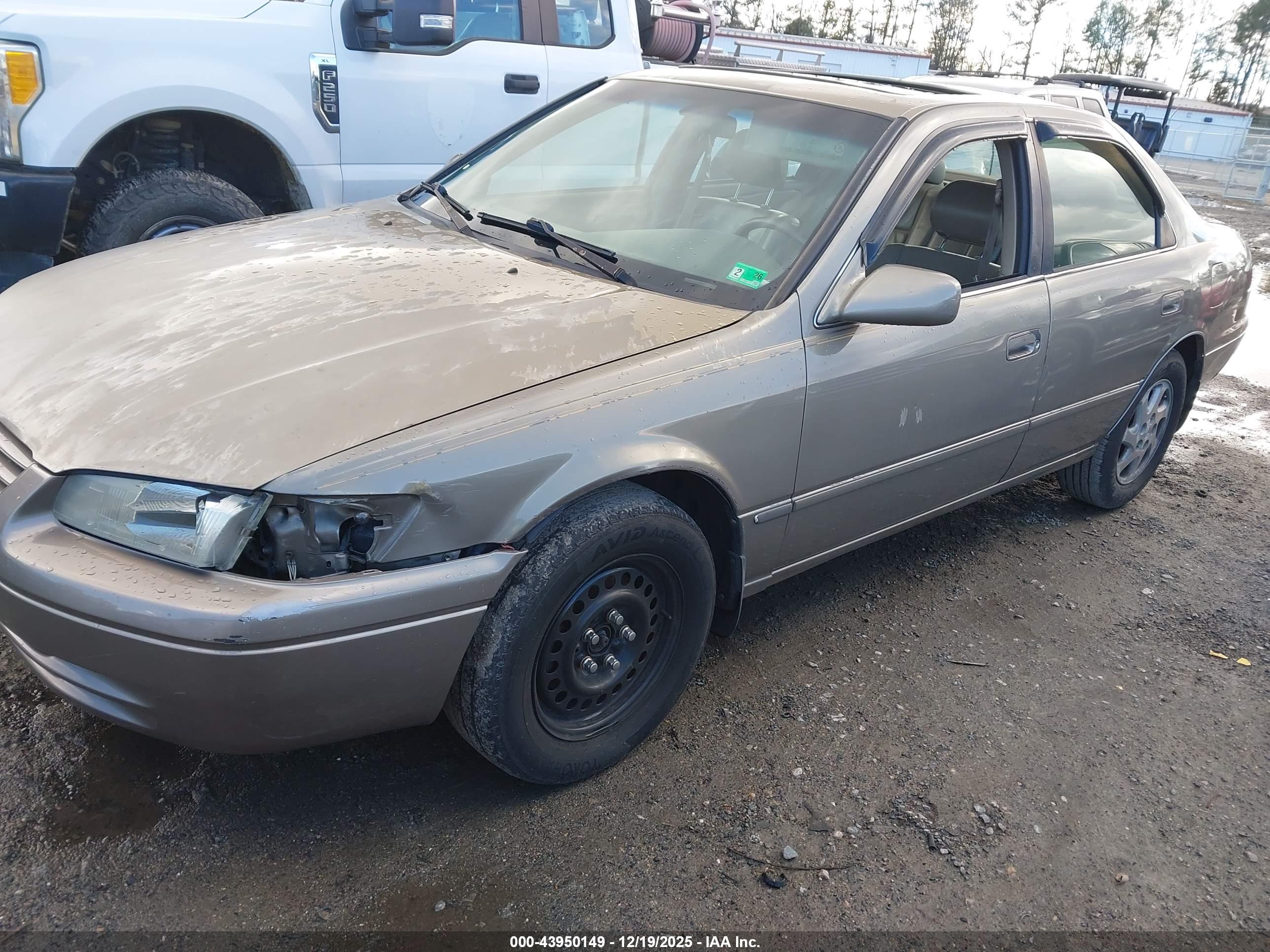 TOYOTA CAMRY image 2