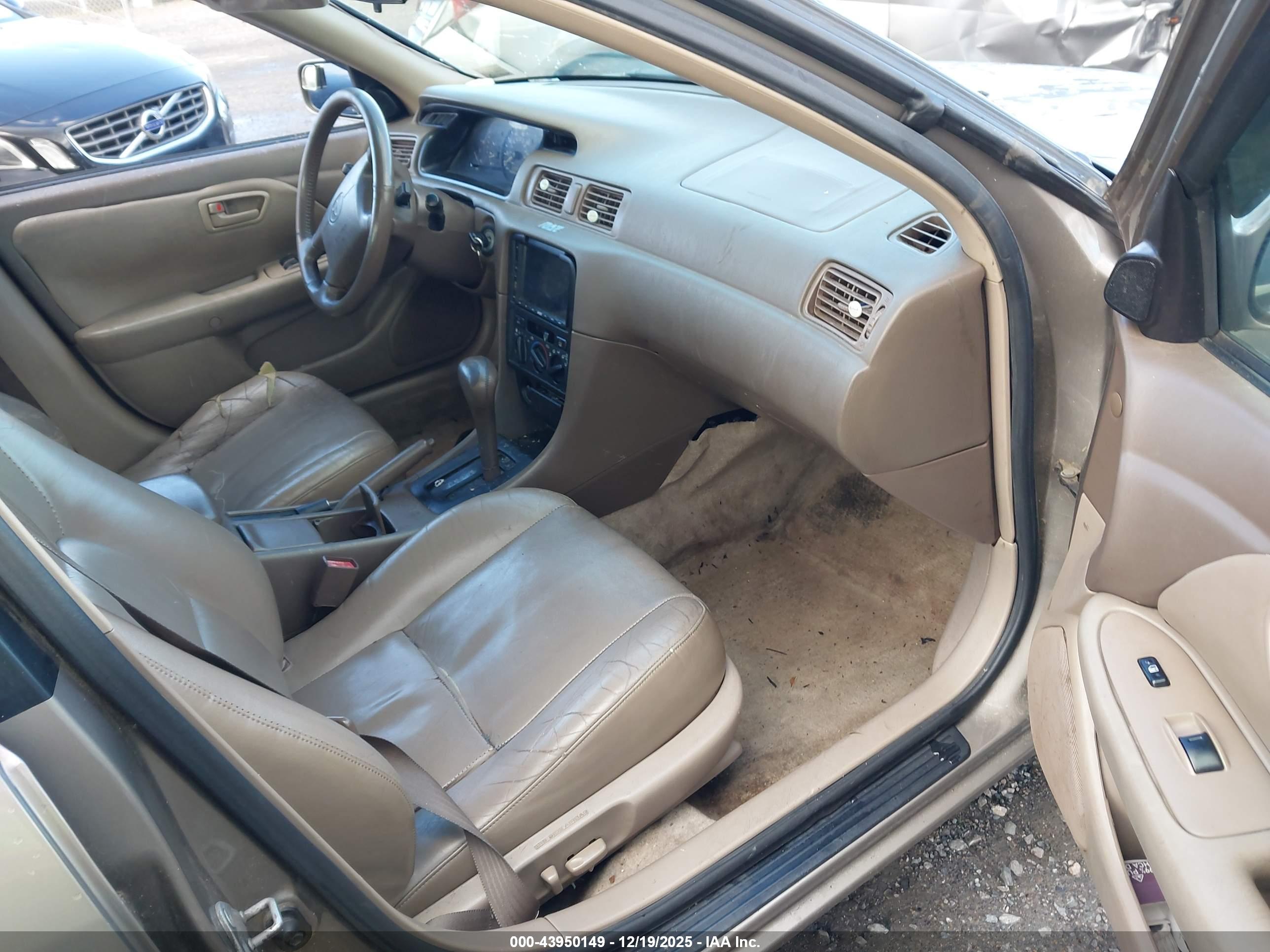 TOYOTA CAMRY image 5