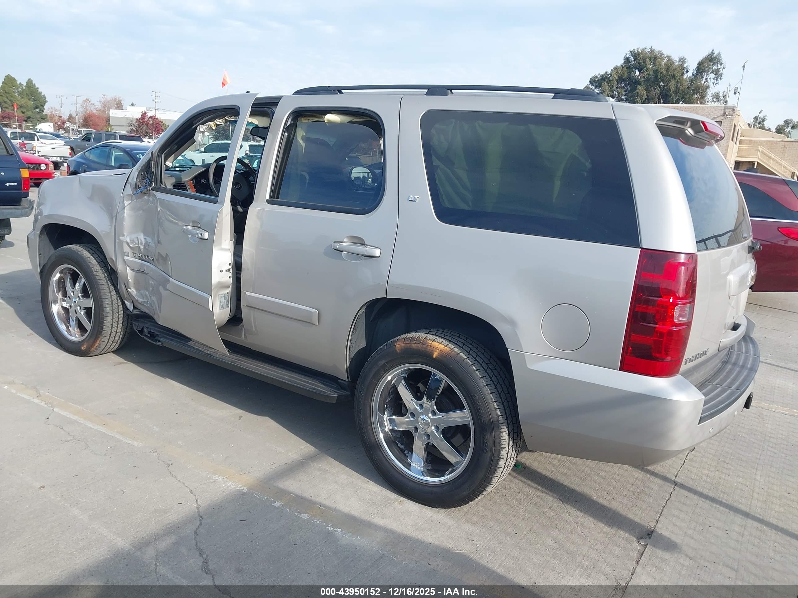 CHEVROLET TAHOE image 3