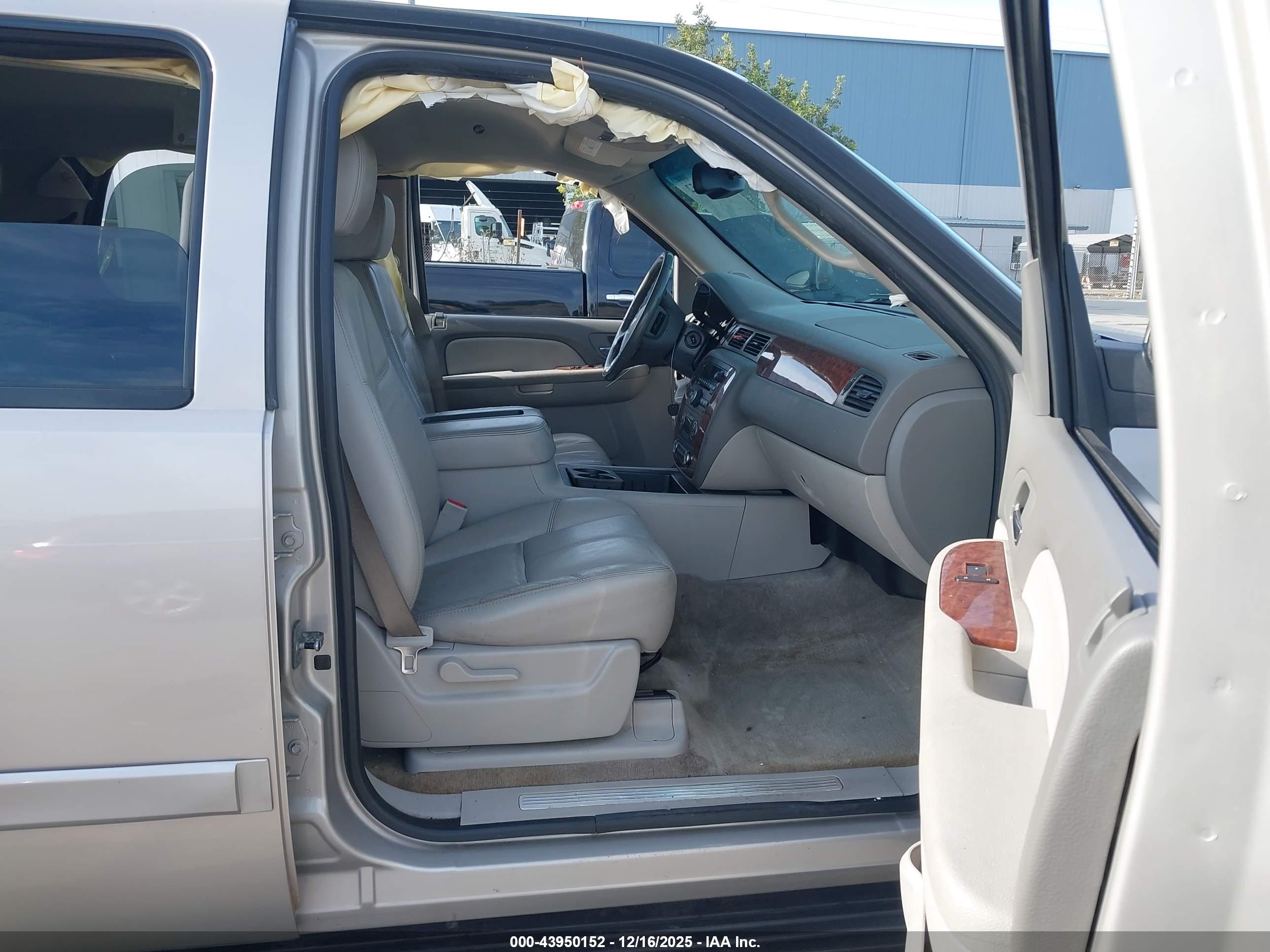 CHEVROLET TAHOE image 5