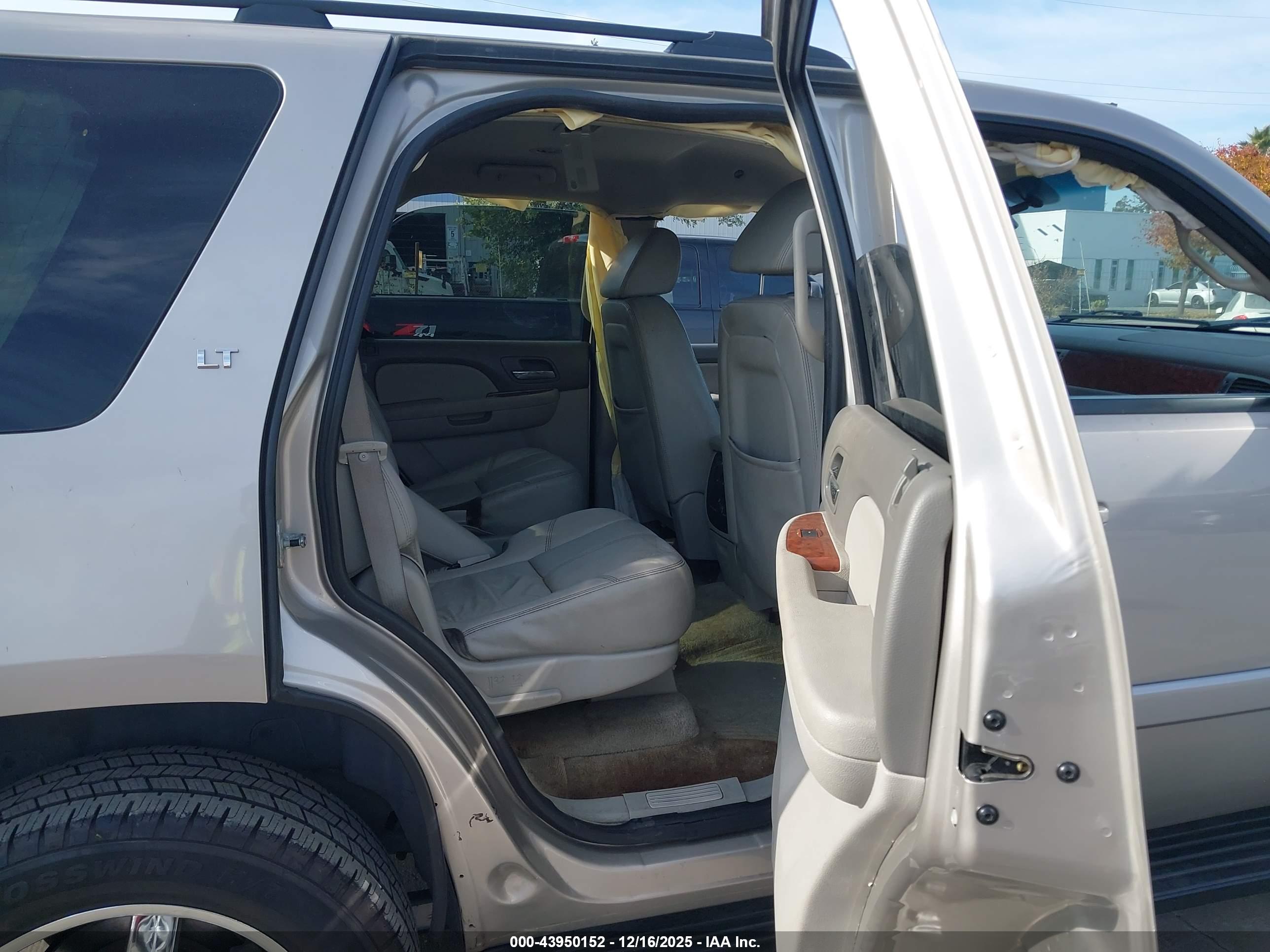 CHEVROLET TAHOE image 8
