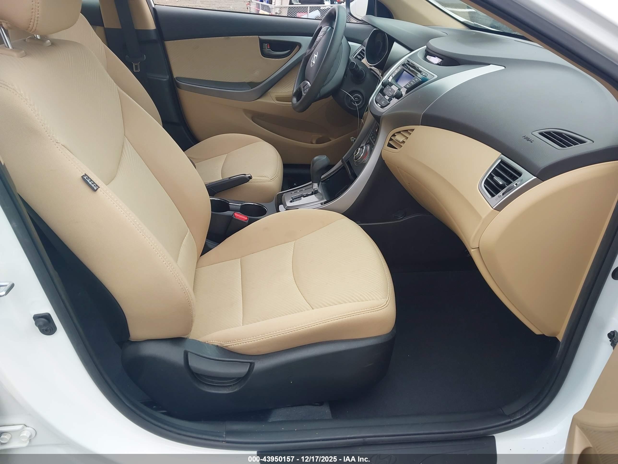 HYUNDAI ELANTRA image 5