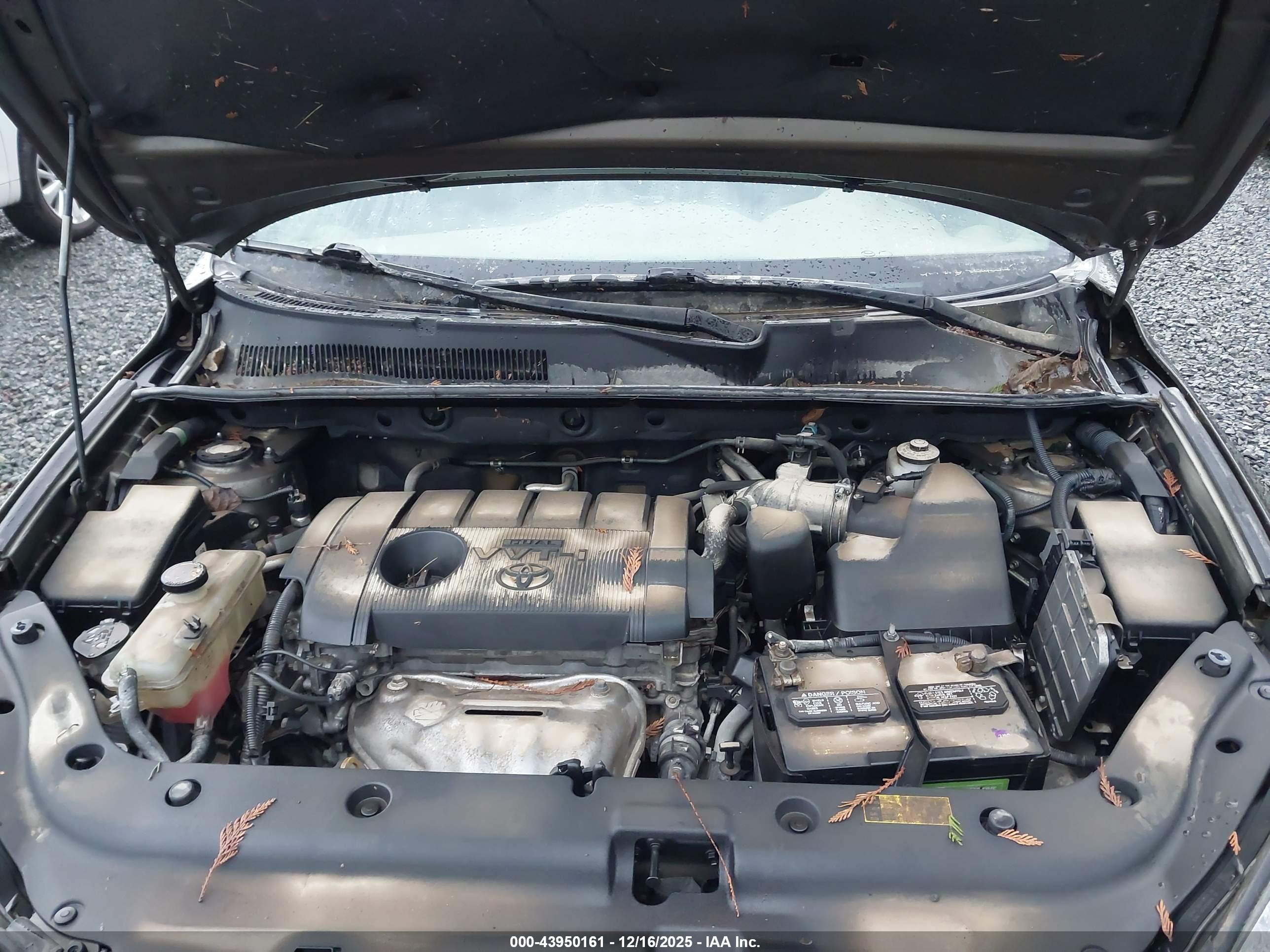 TOYOTA RAV4 image 10