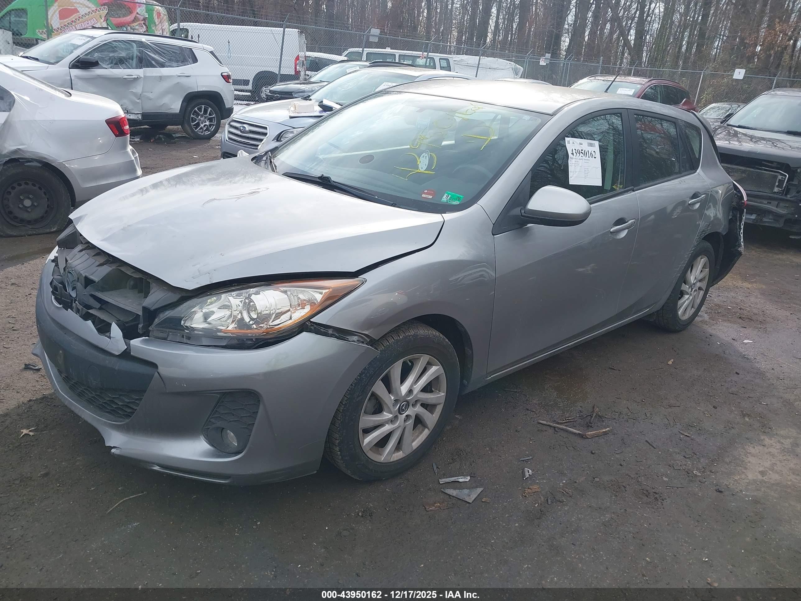 MAZDA MAZDA3 image 2