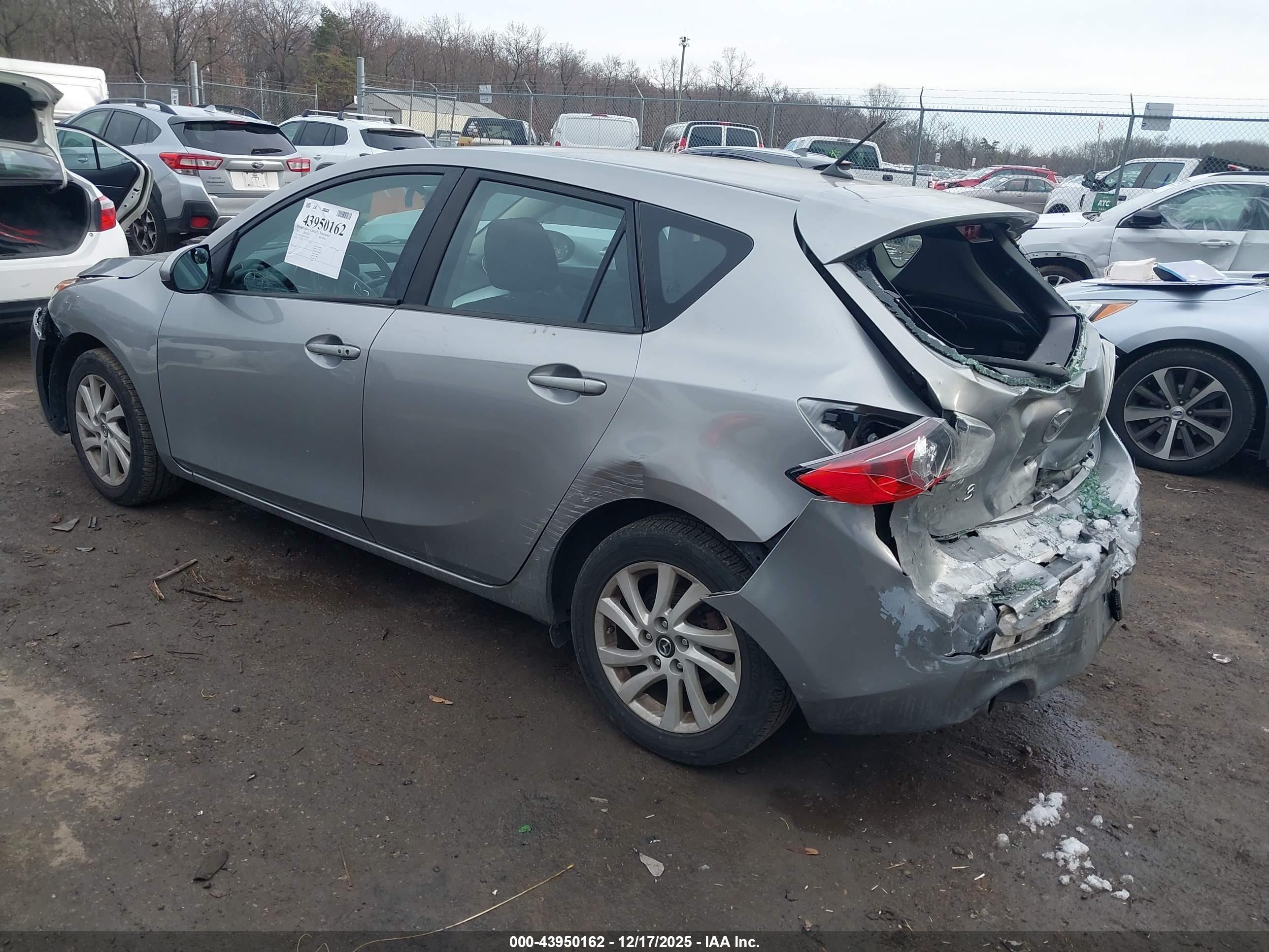 MAZDA MAZDA3 image 3