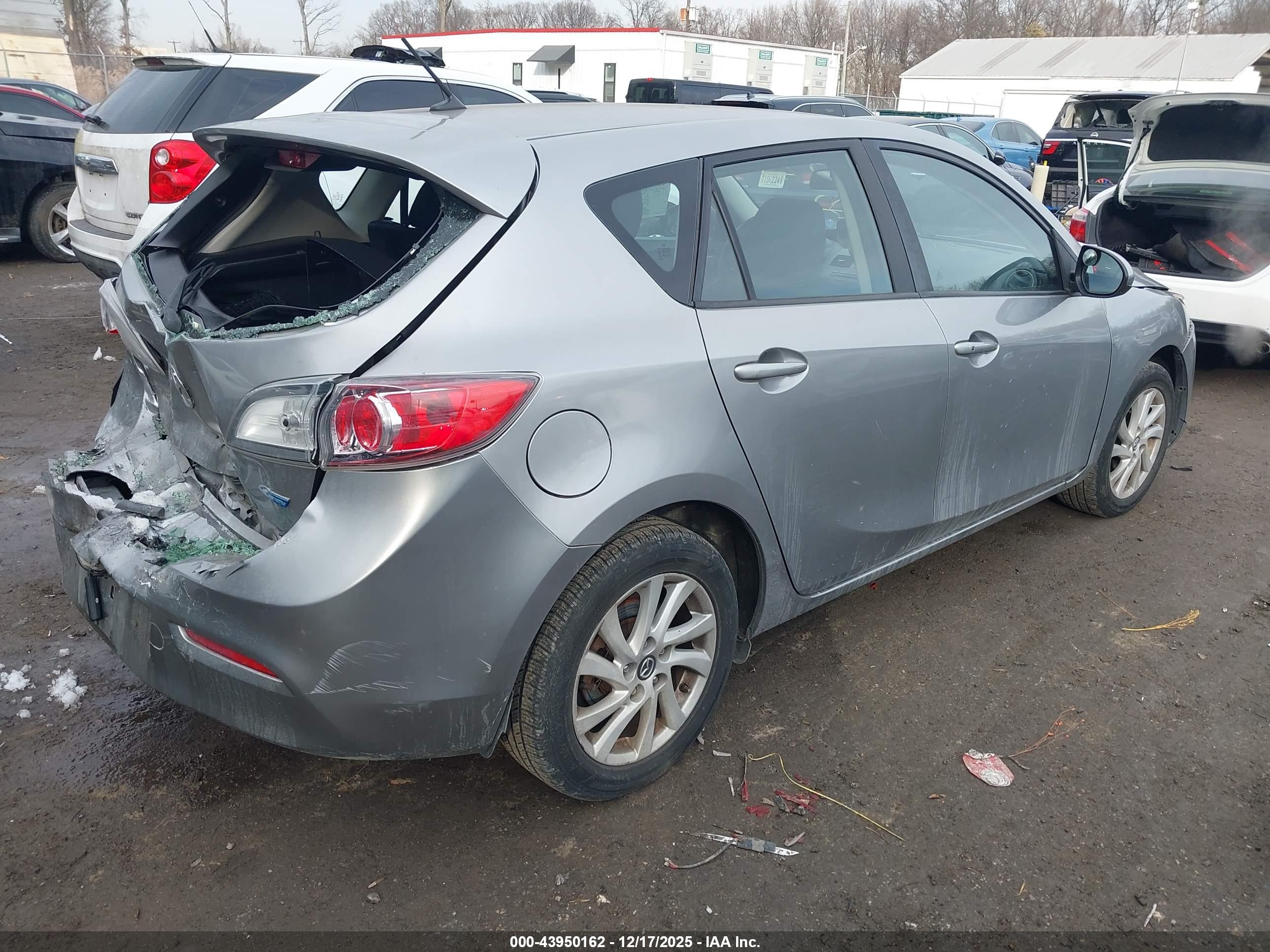MAZDA MAZDA3 image 4