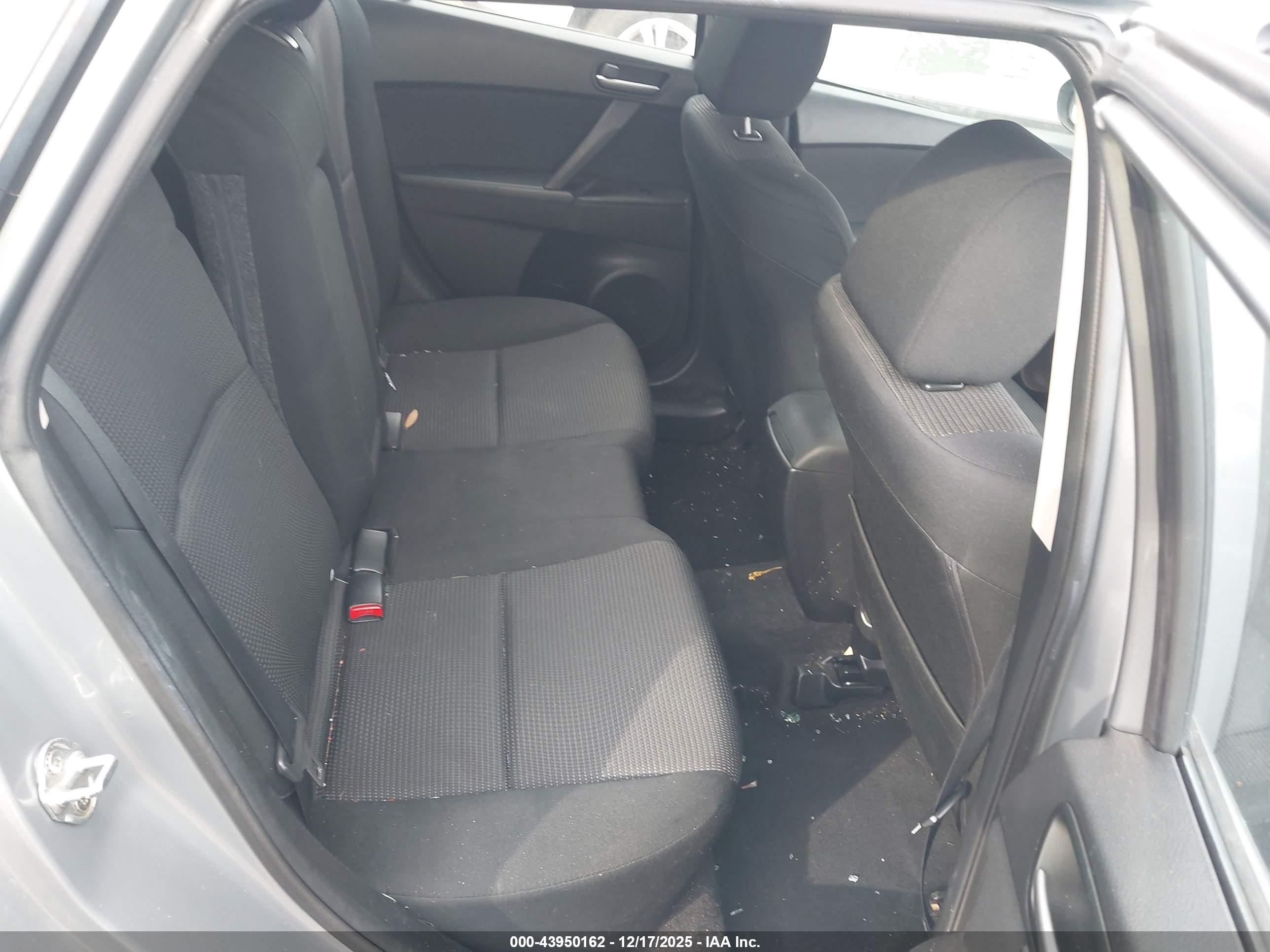 MAZDA MAZDA3 image 8