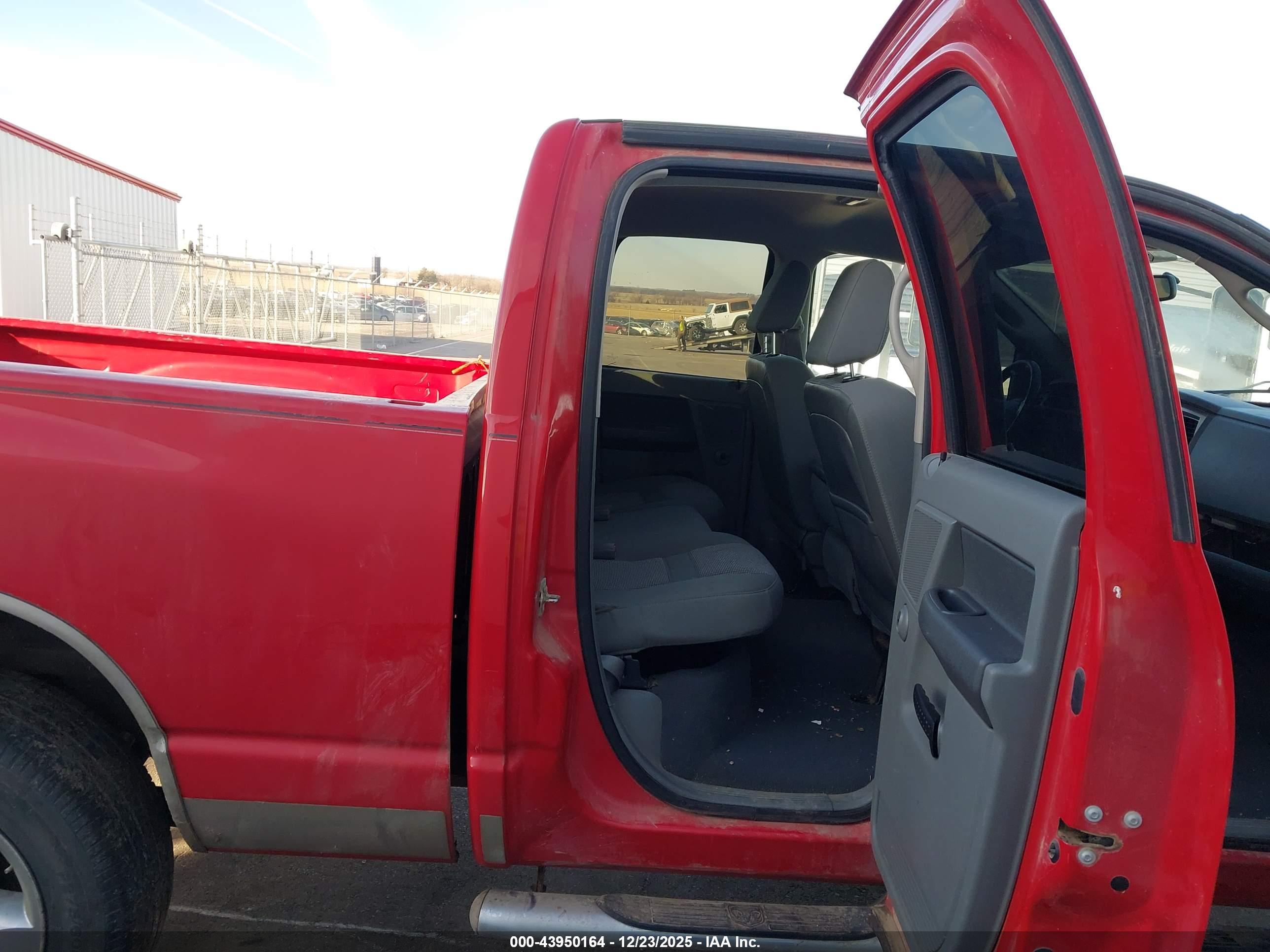 DODGE RAM image 8