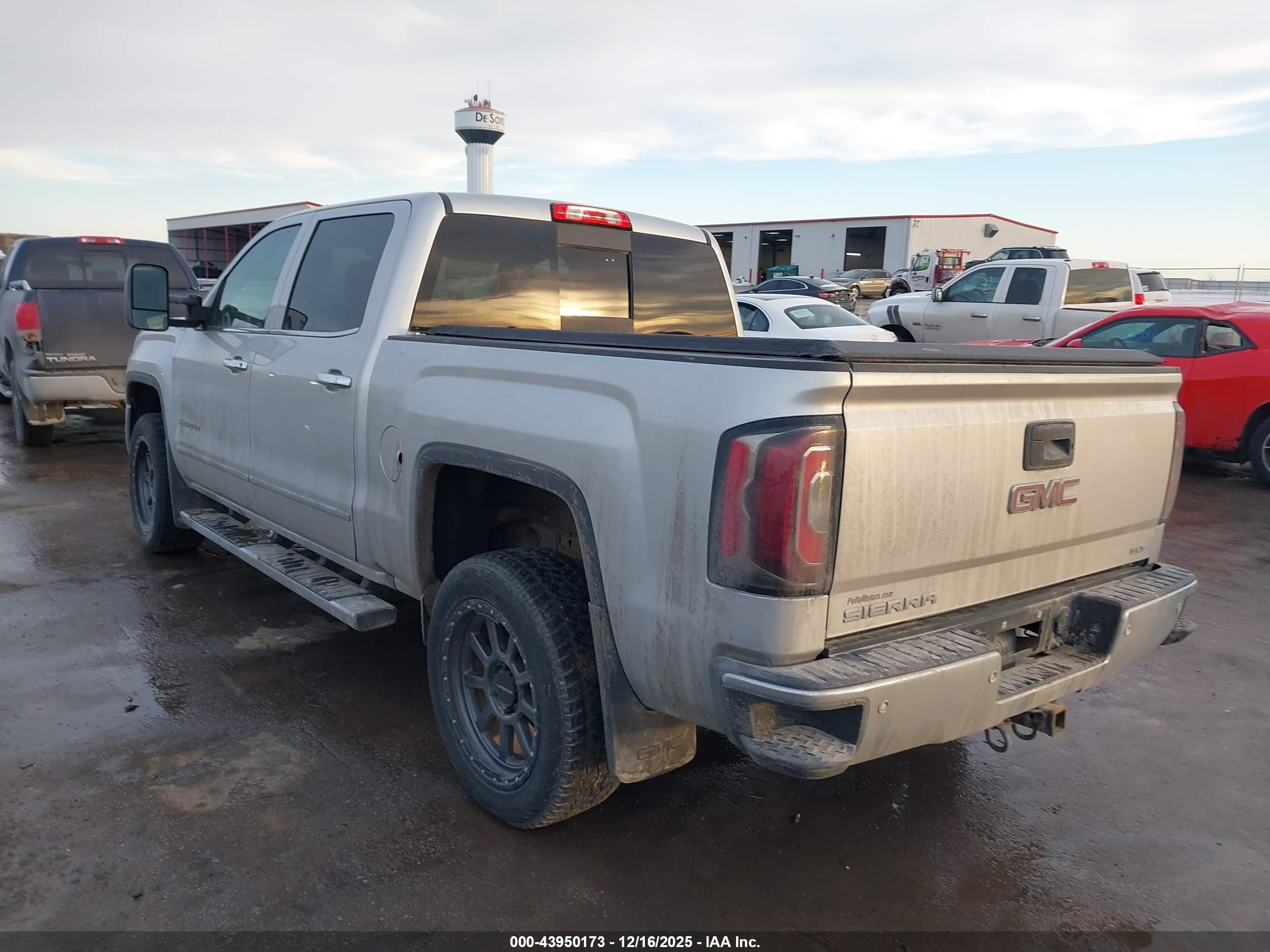 GMC SIERRA image 3