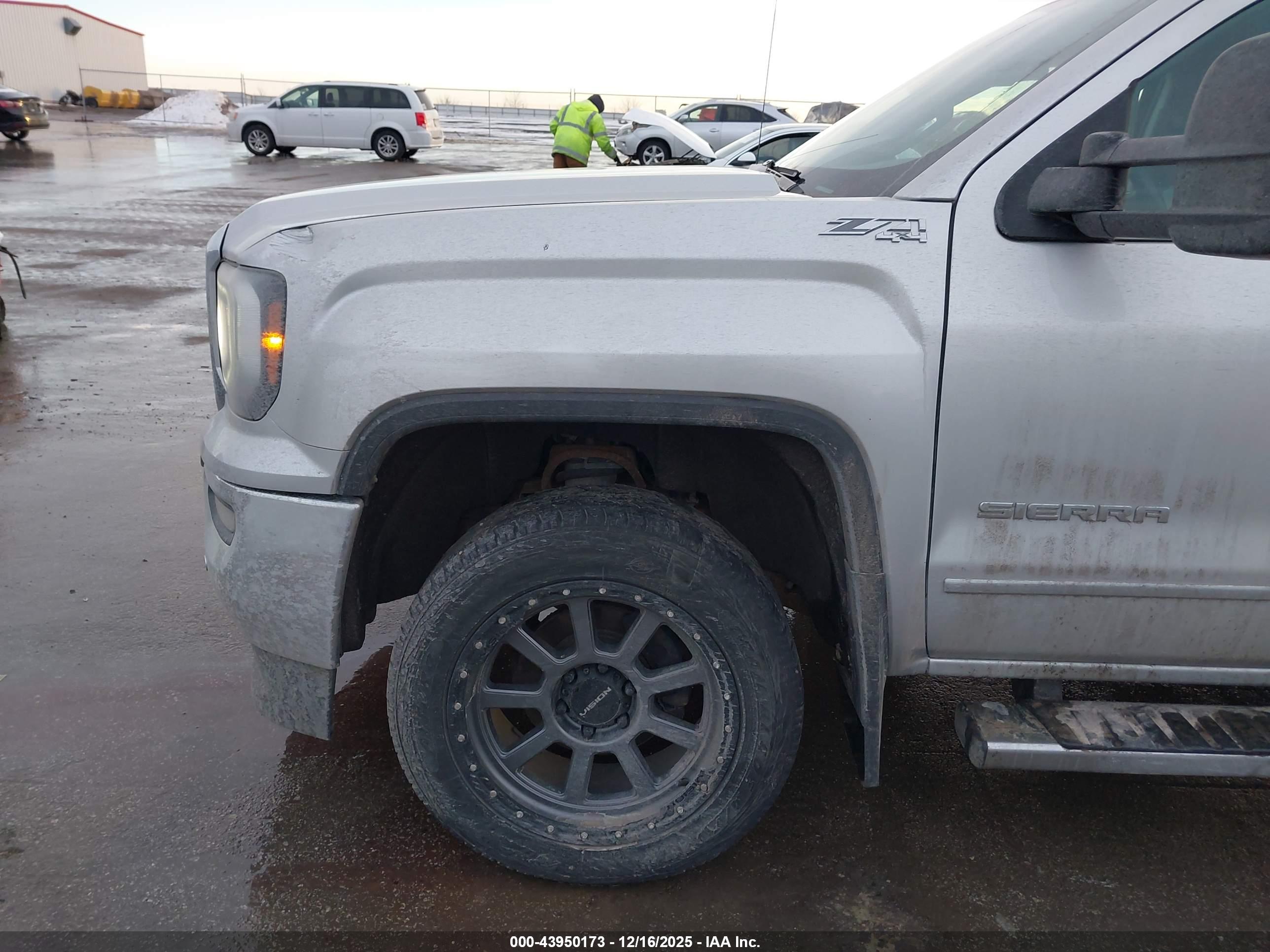 GMC SIERRA image 6