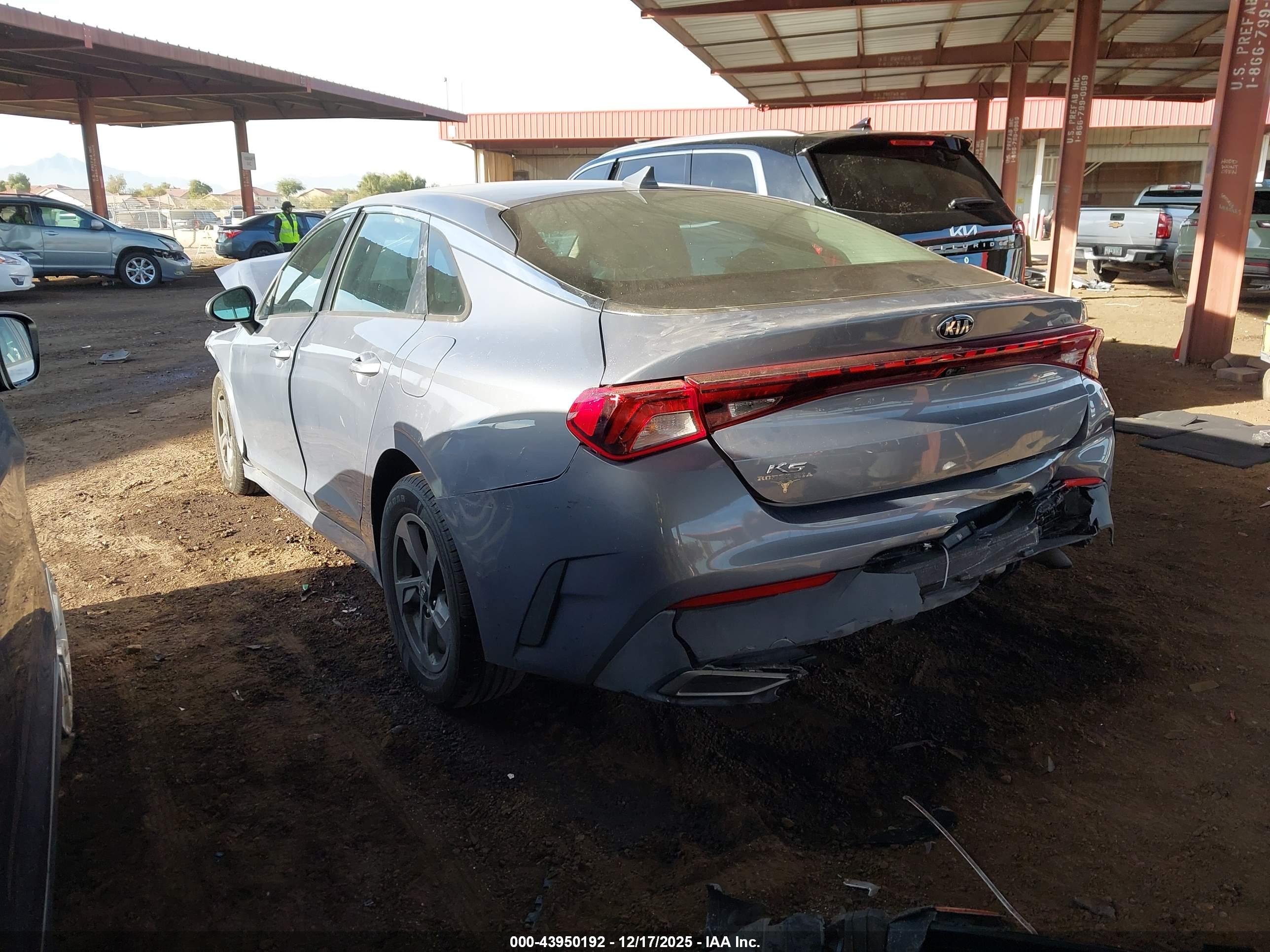 KIA K5 image 3