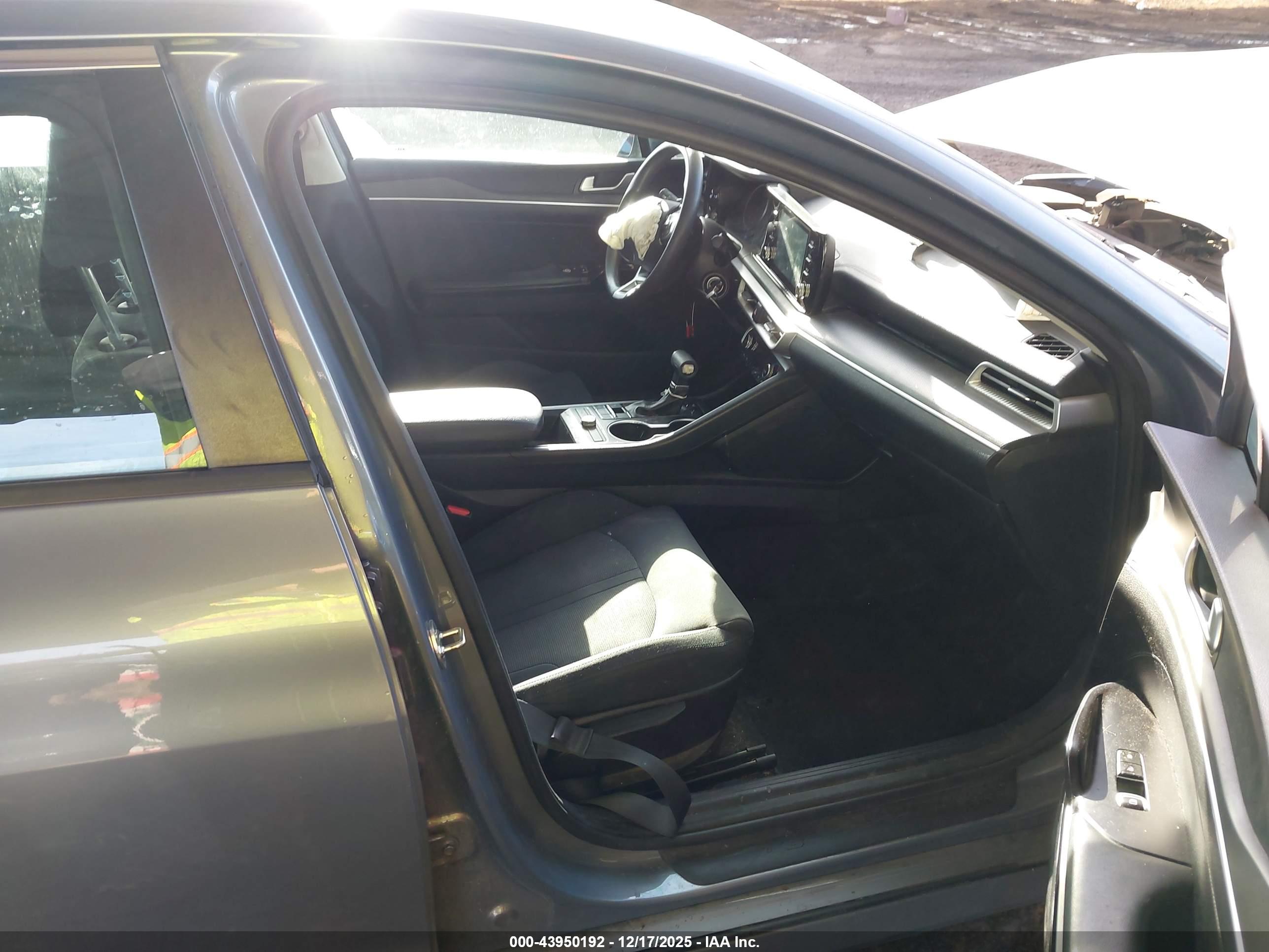 KIA K5 image 5