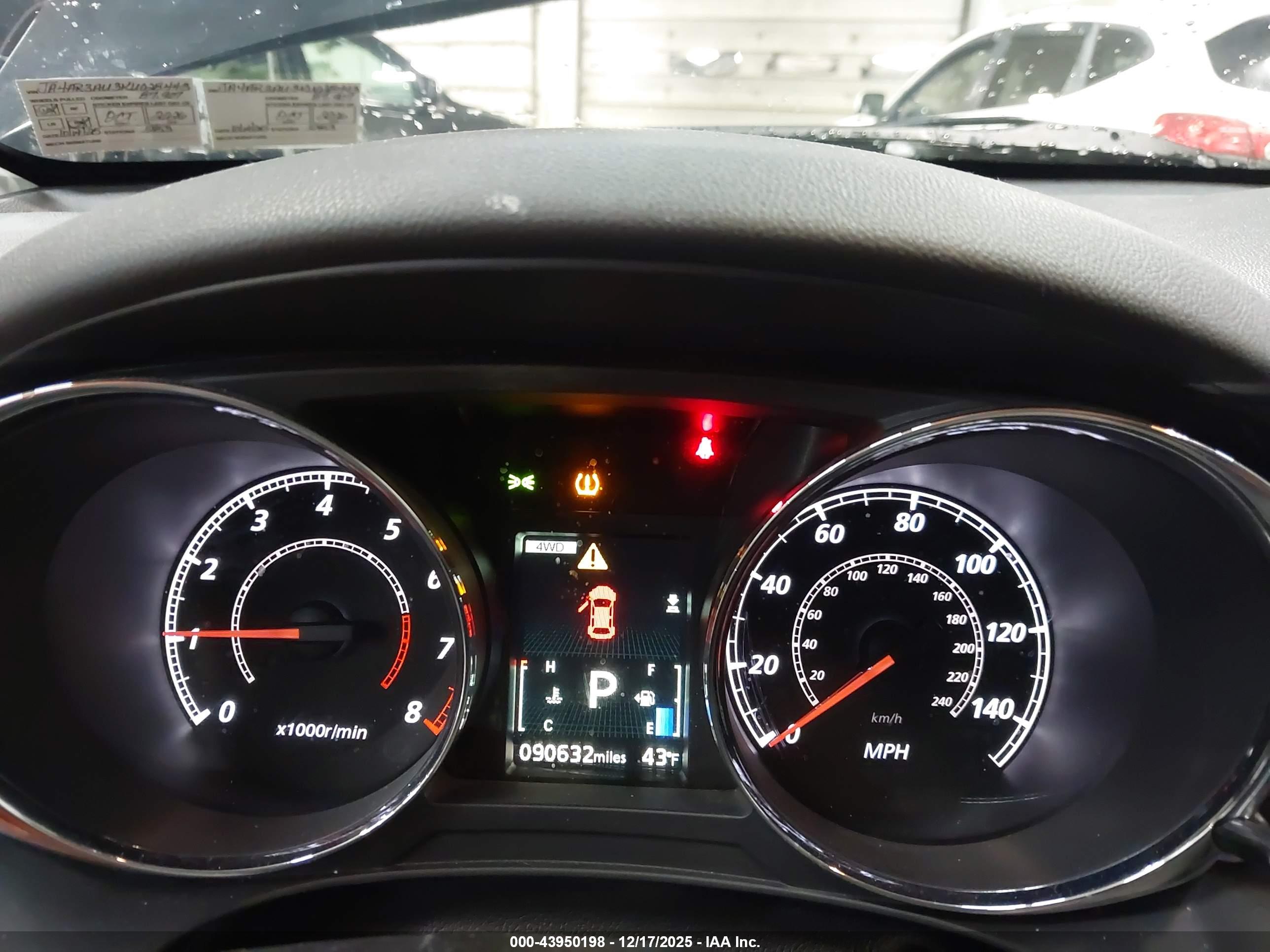 MITSUBISHI OUTLANDER image 7