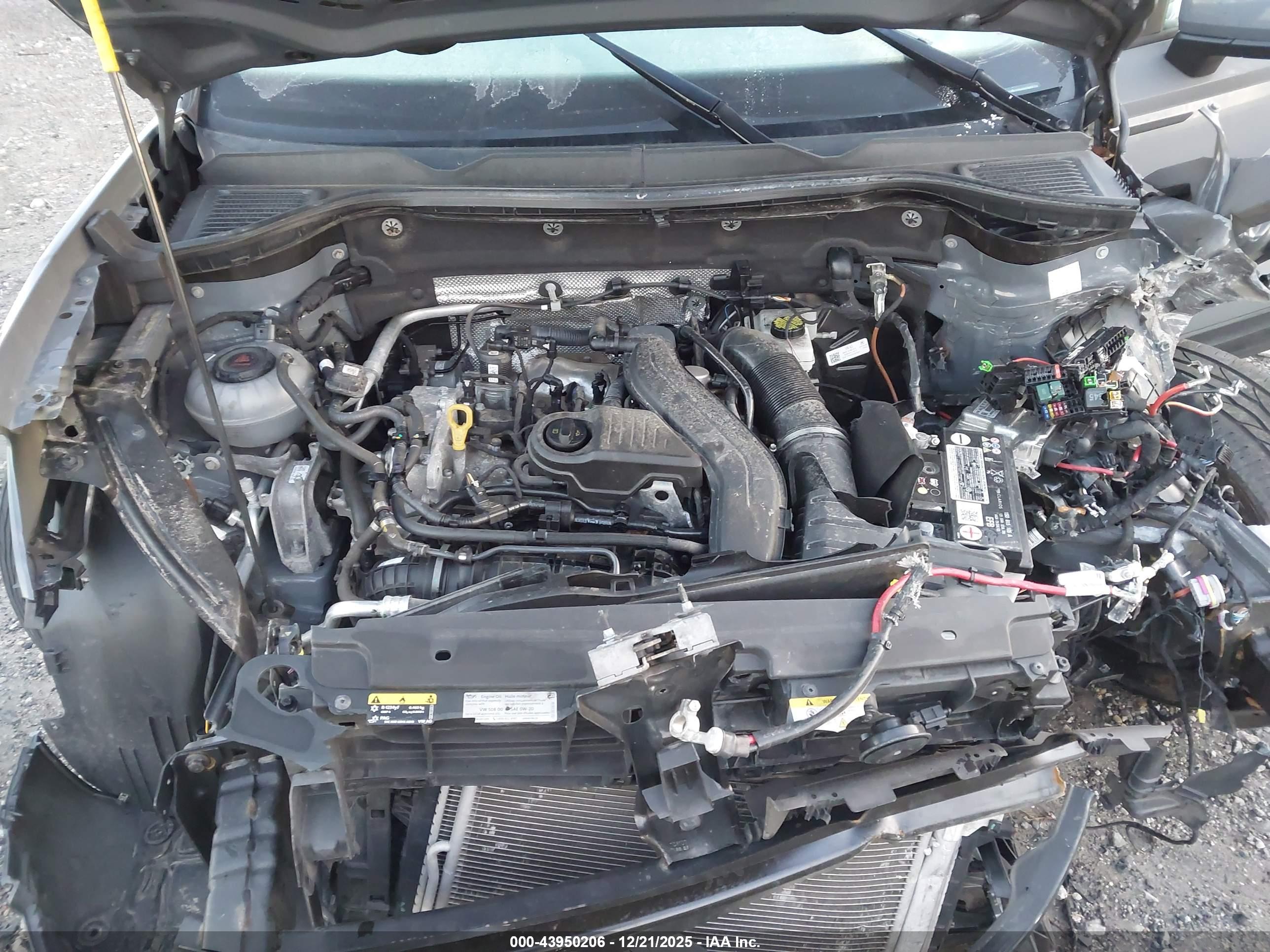 VOLKSWAGEN TAOS image 10