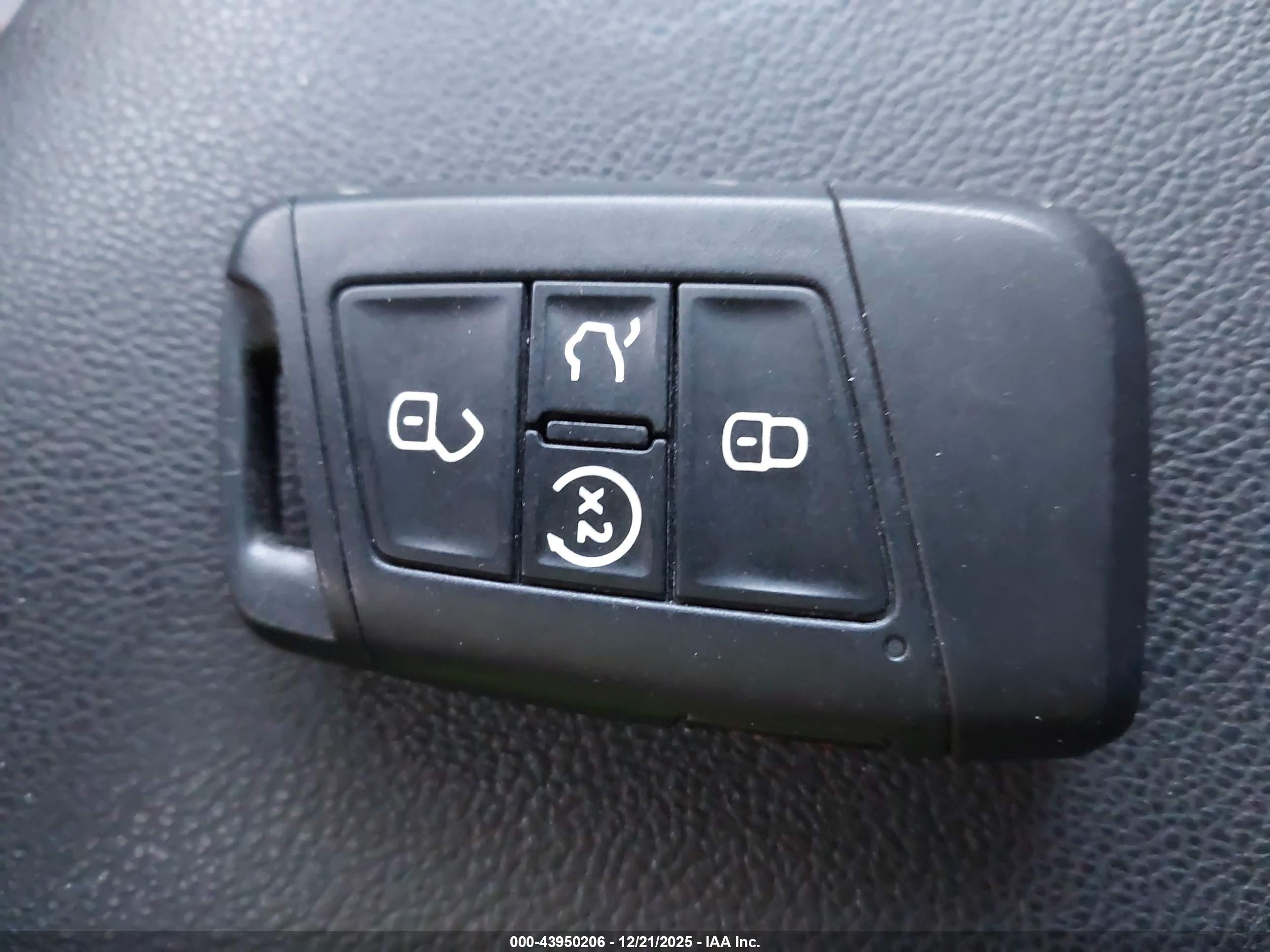 VOLKSWAGEN TAOS image 11