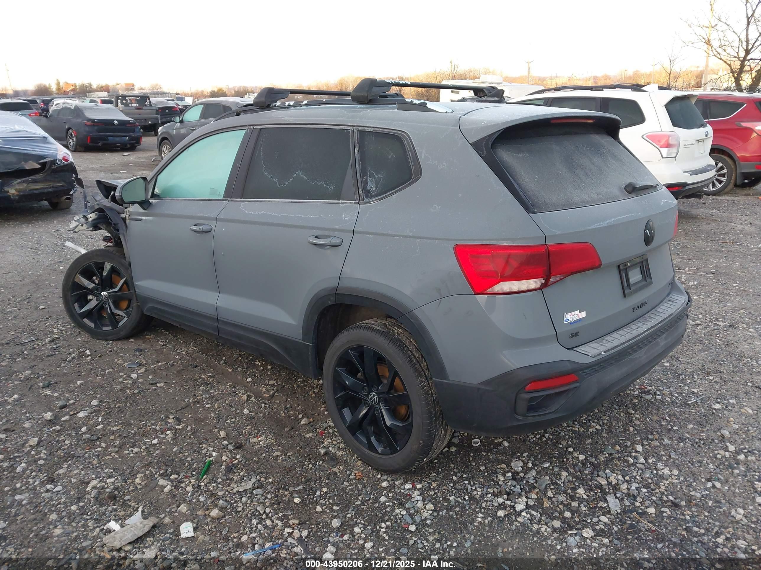 VOLKSWAGEN TAOS image 3
