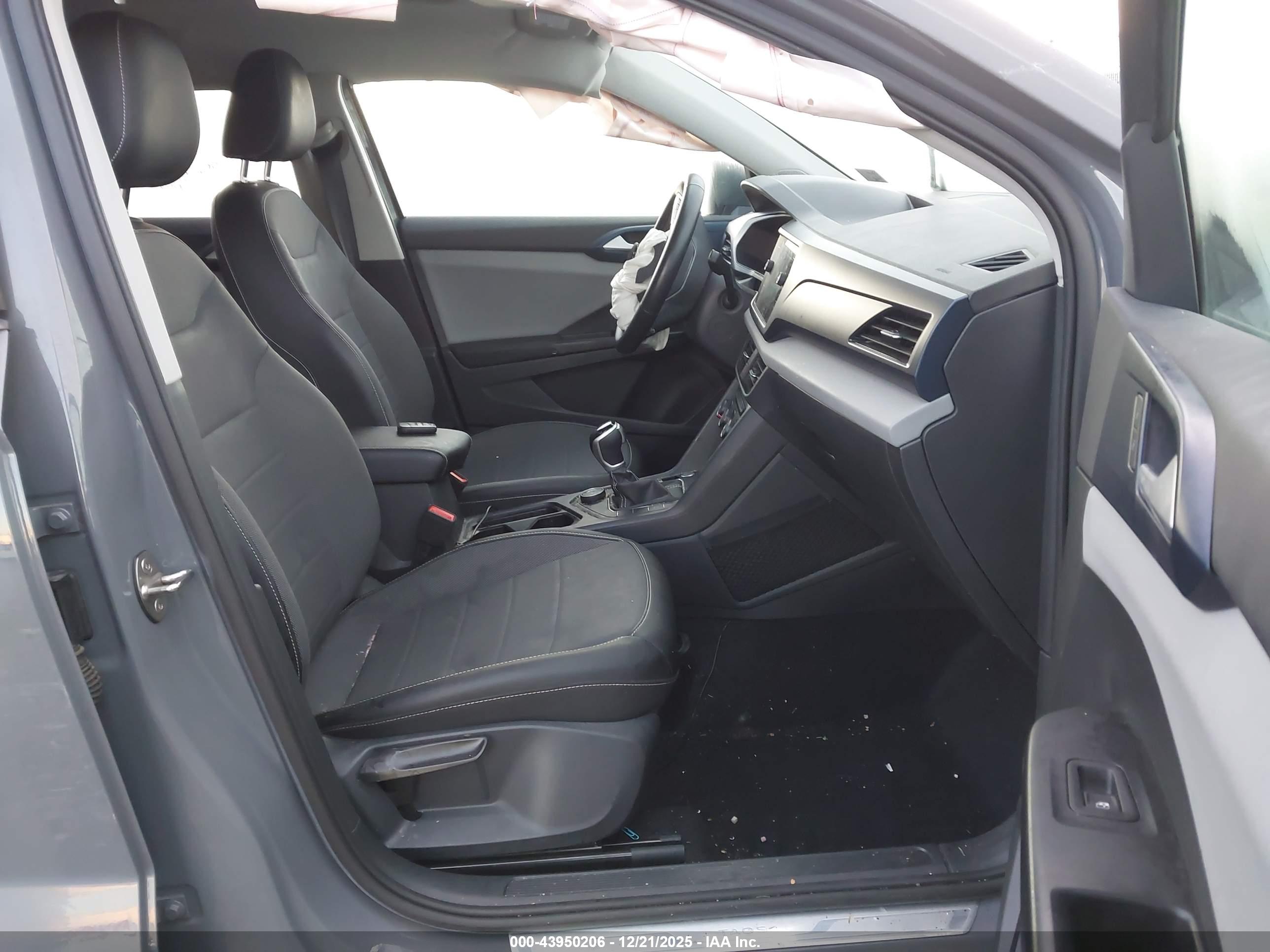 VOLKSWAGEN TAOS image 5