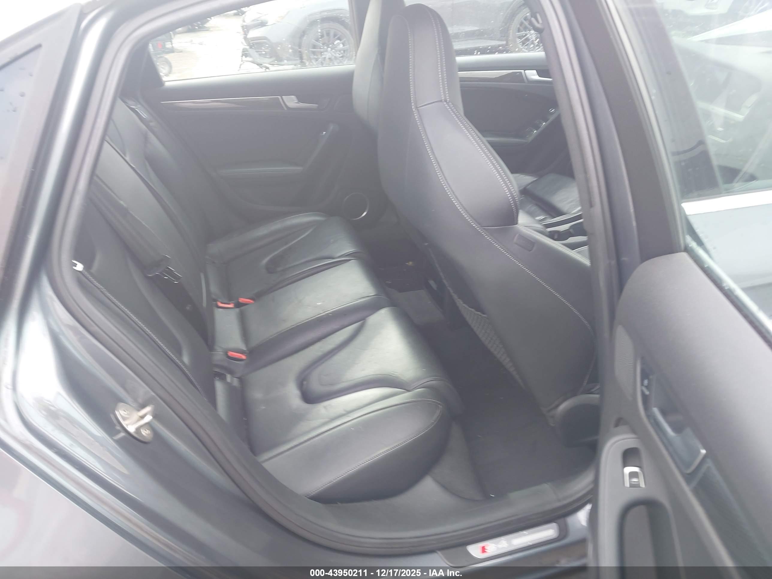 AUDI S4 image 8