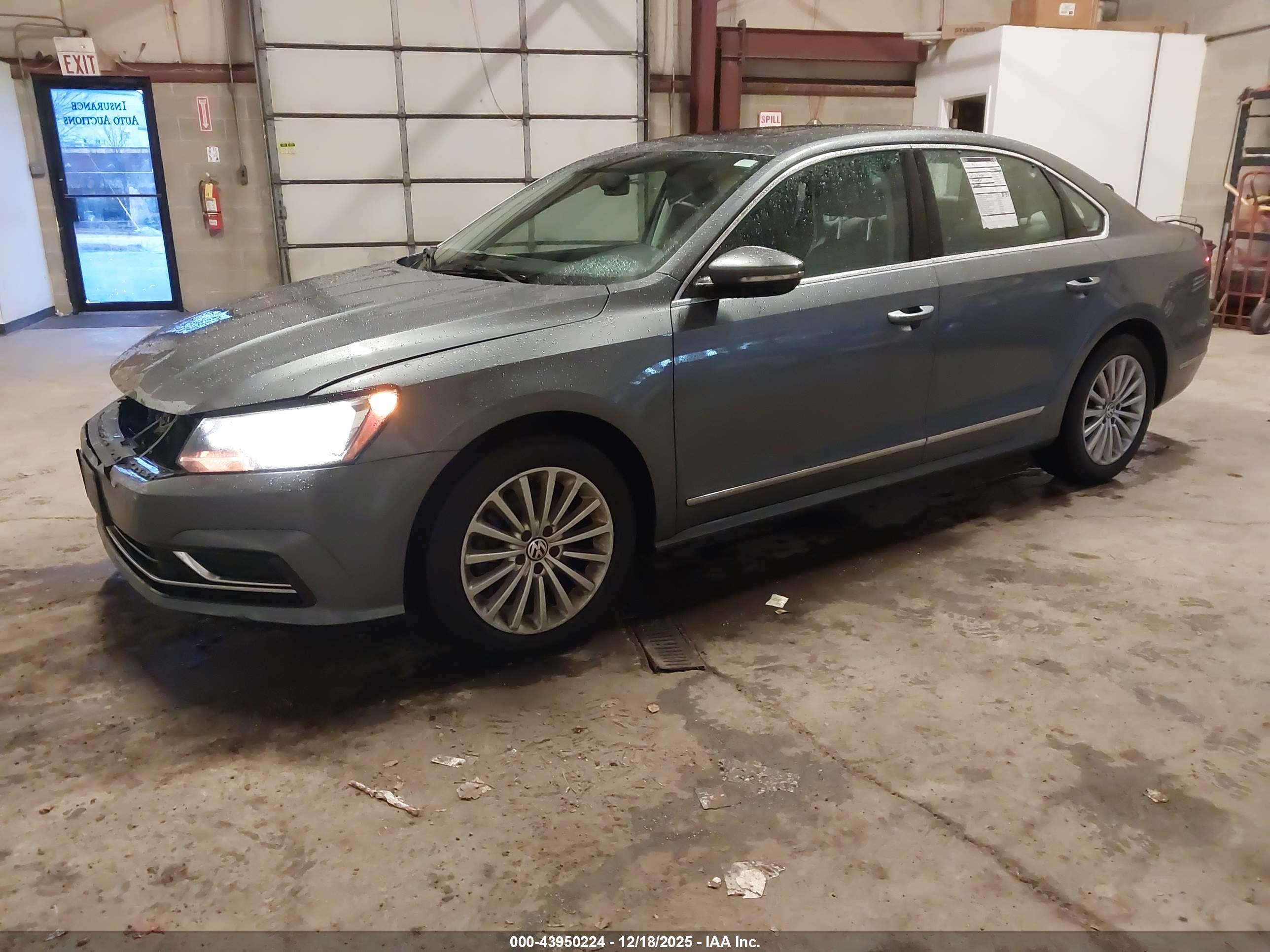 VOLKSWAGEN PASSAT image 2