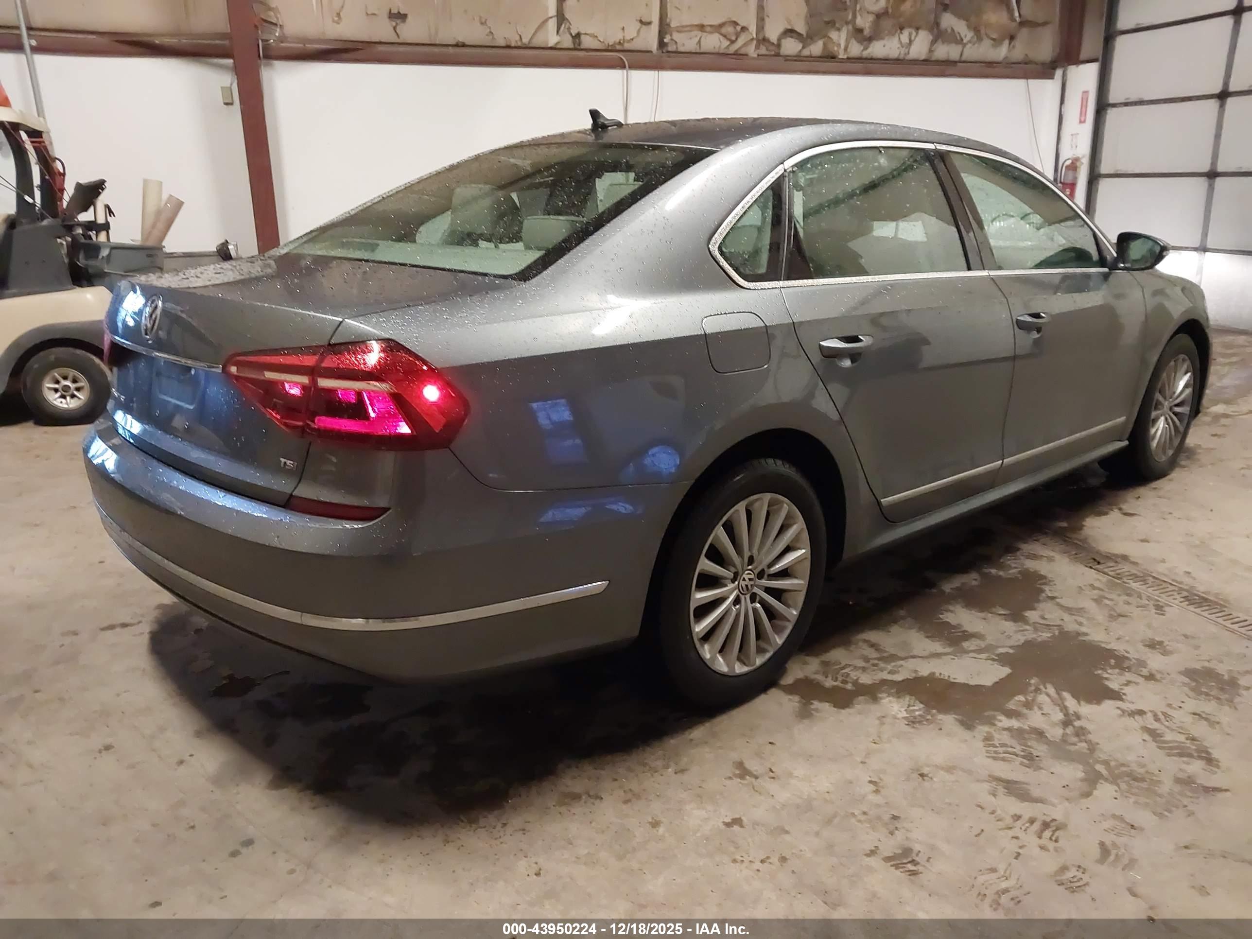 VOLKSWAGEN PASSAT image 4