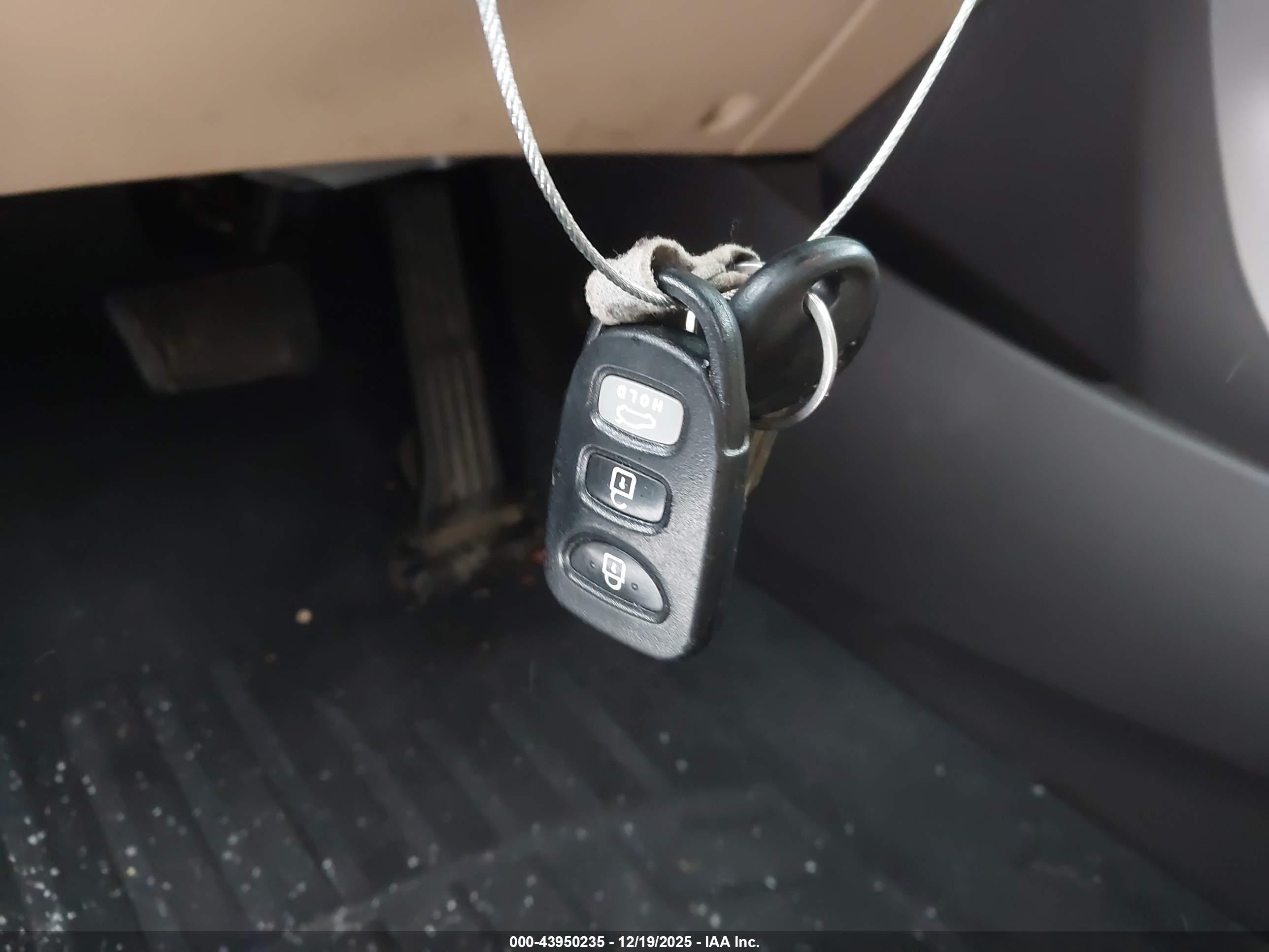 HYUNDAI ELANTRA image 11