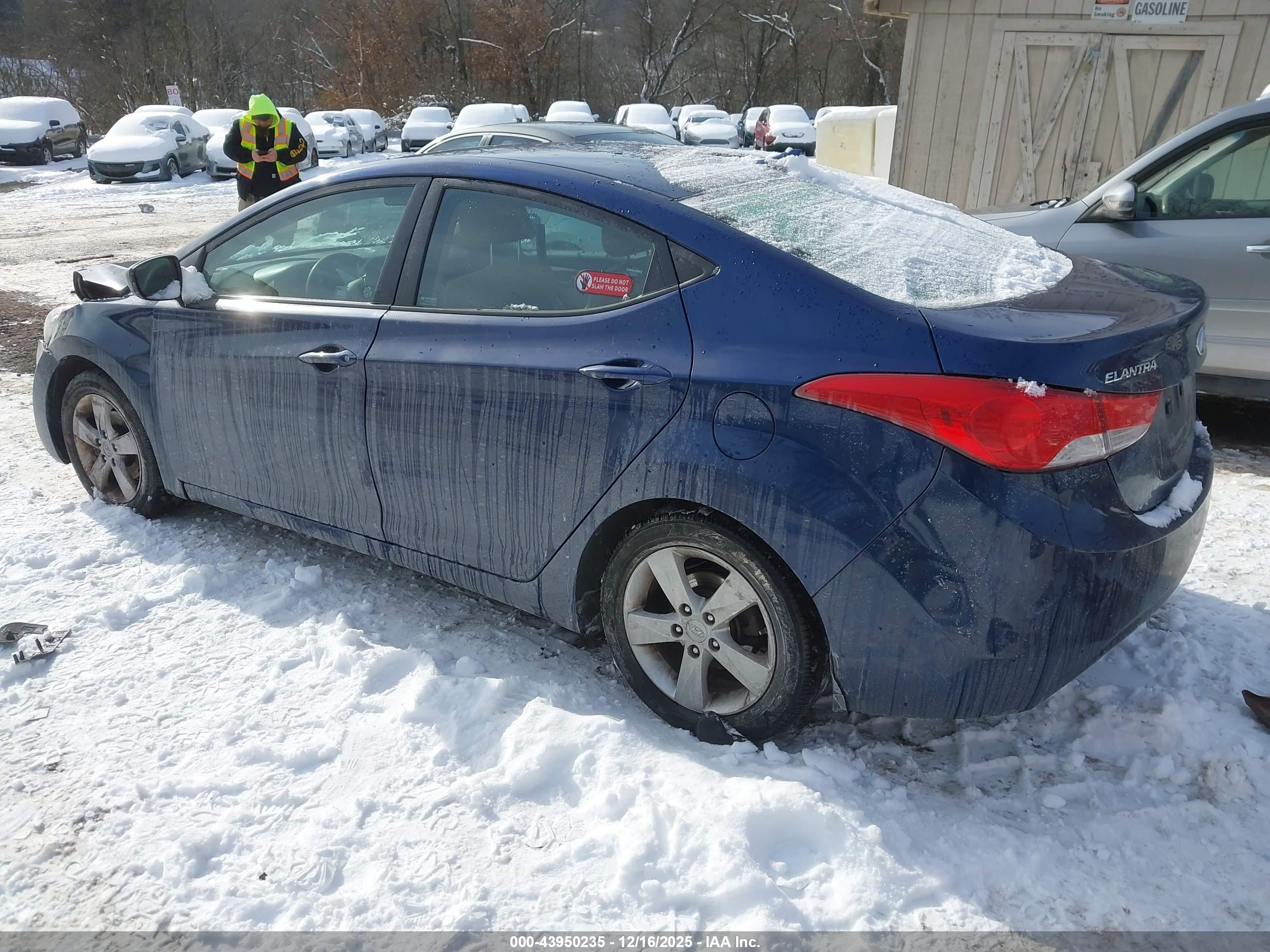 HYUNDAI ELANTRA image 3