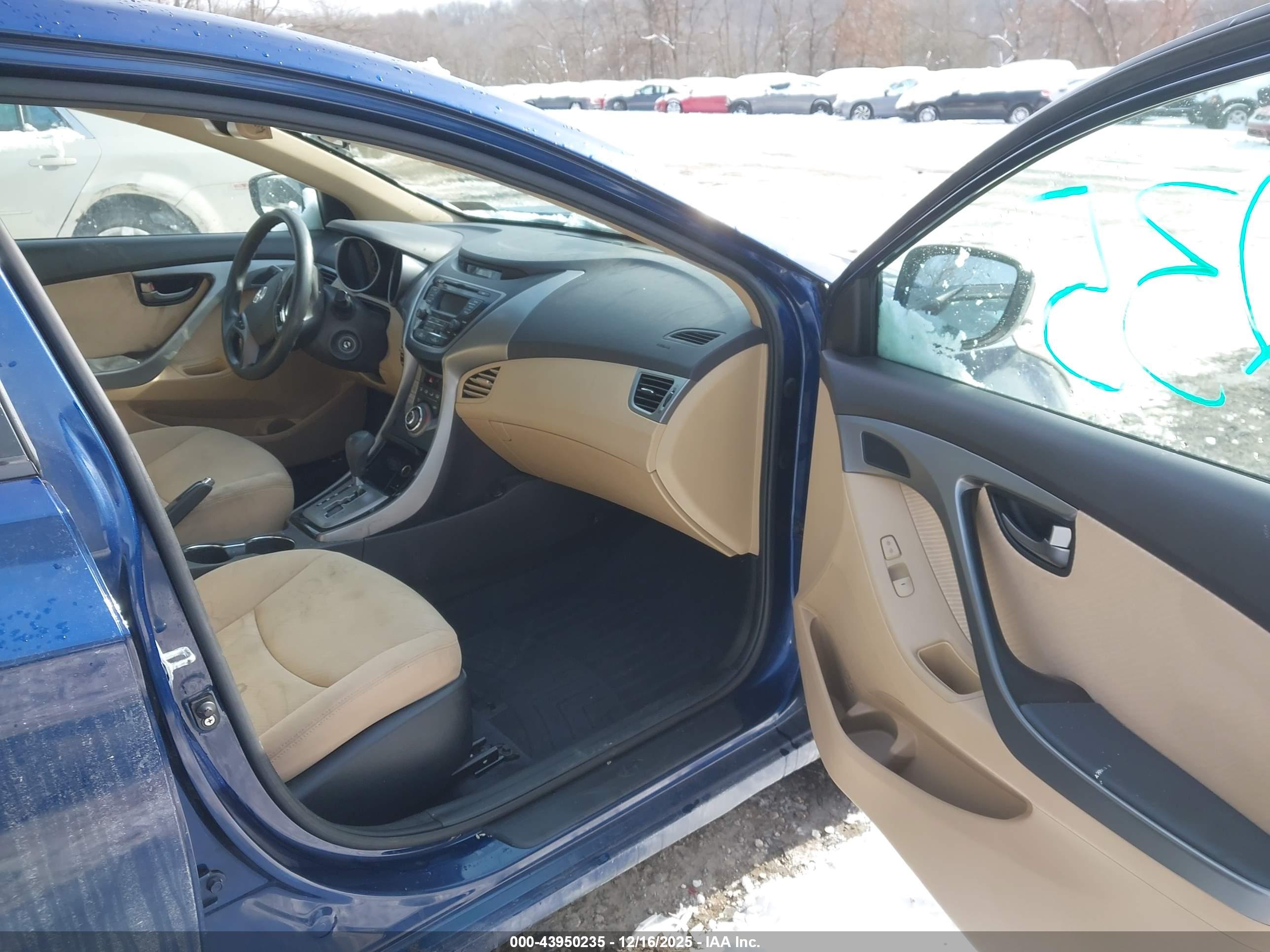 HYUNDAI ELANTRA image 5