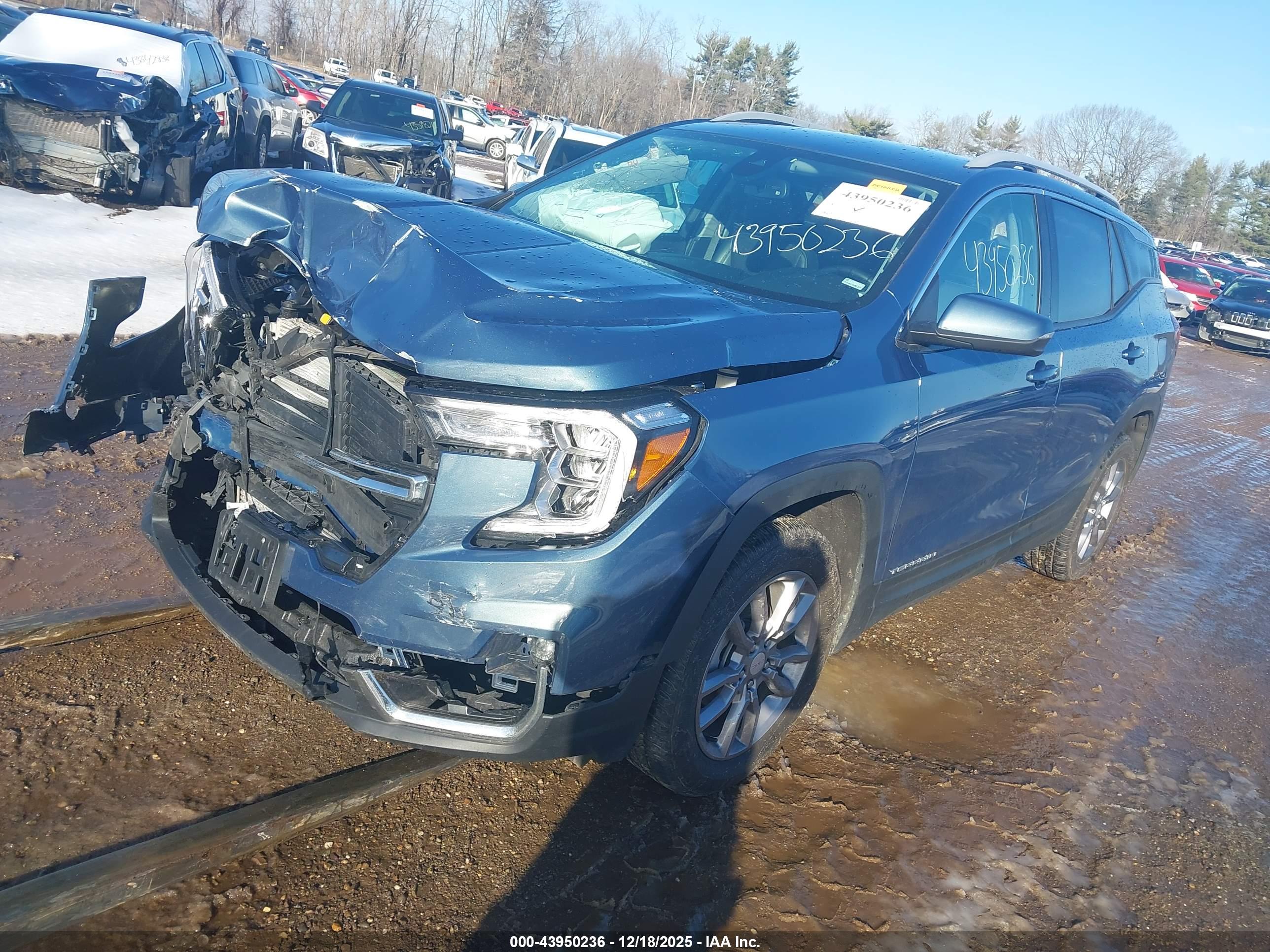 GMC TERRAIN image 2